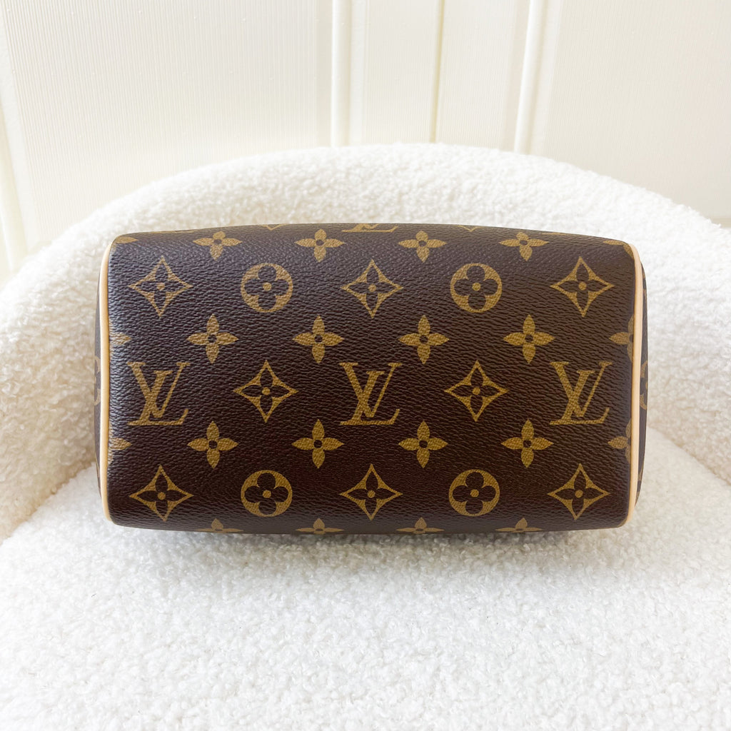 LV Speedy Bandouliere 20 in Monogram Canvas and Black Patterned Strap