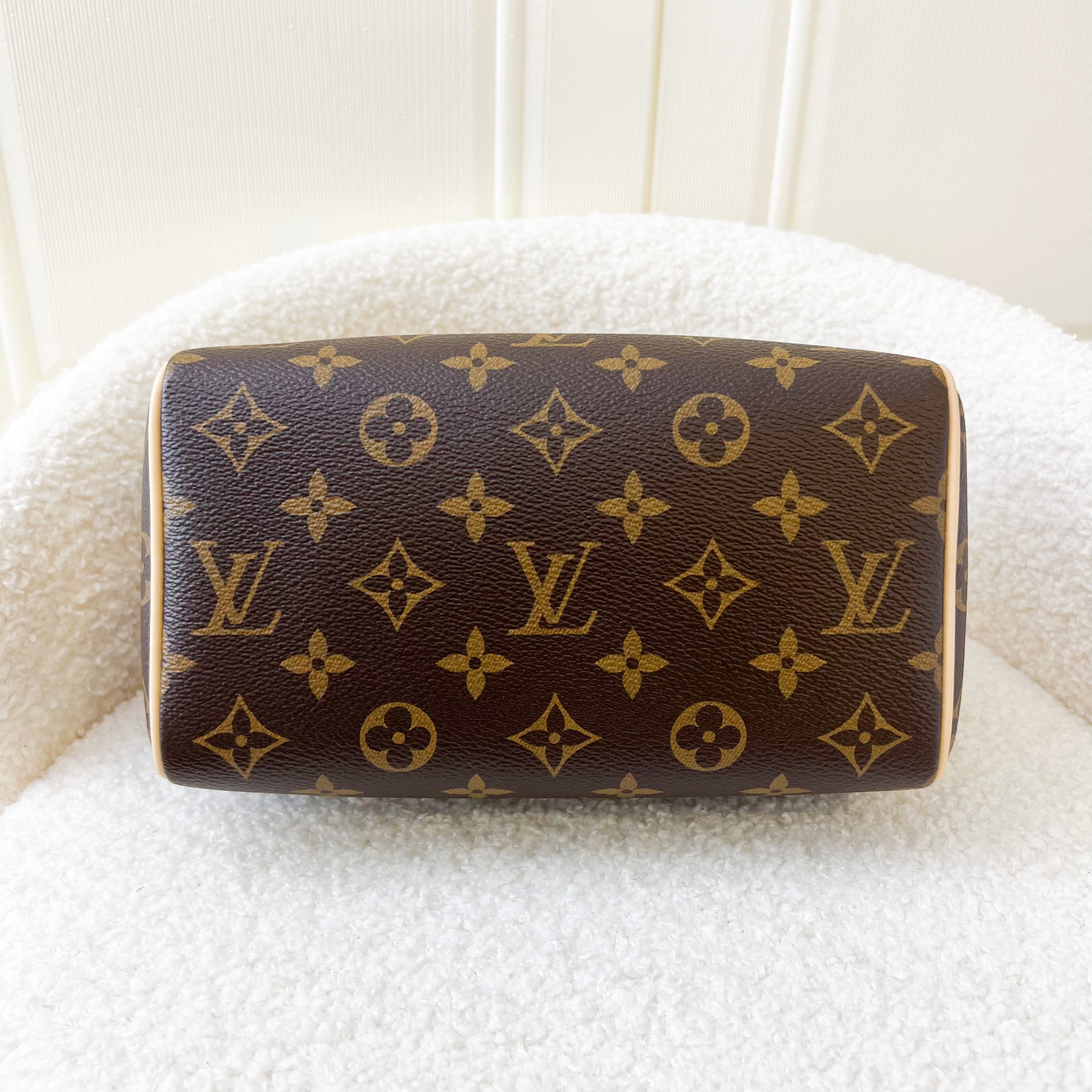LV Speedy Bandouliere 20 in Monogram Canvas and Black Patterned Strap