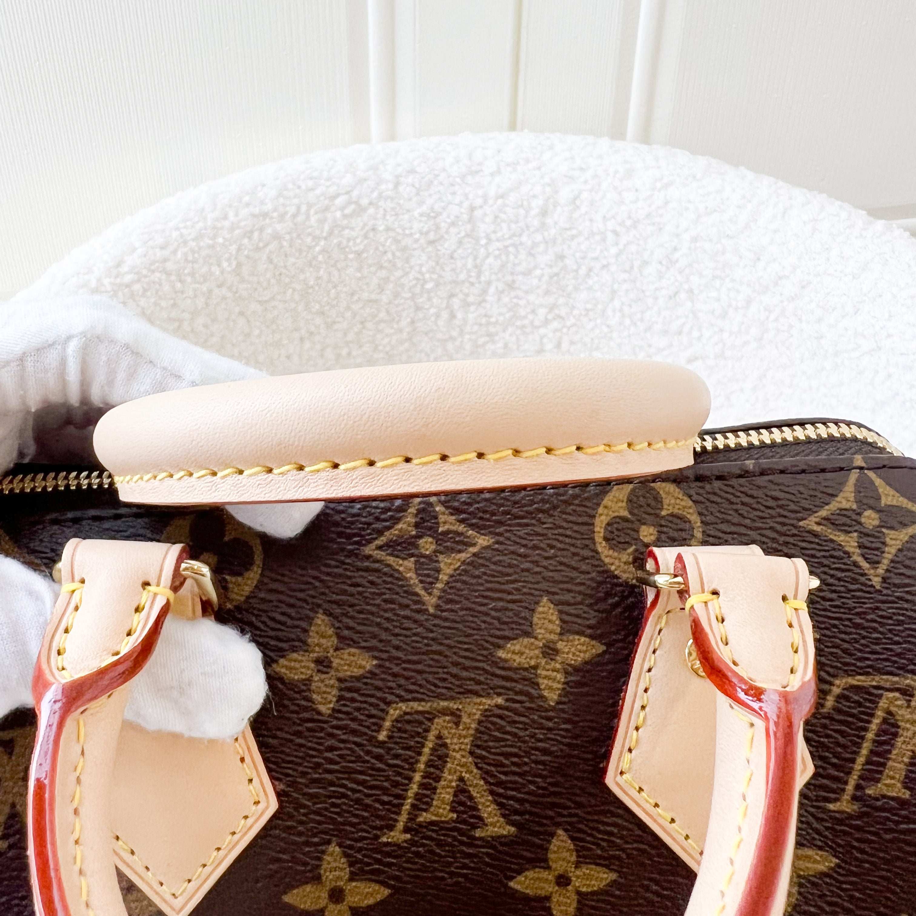 LV Speedy Bandouliere 20 in Monogram Canvas and Black Patterned Strap
