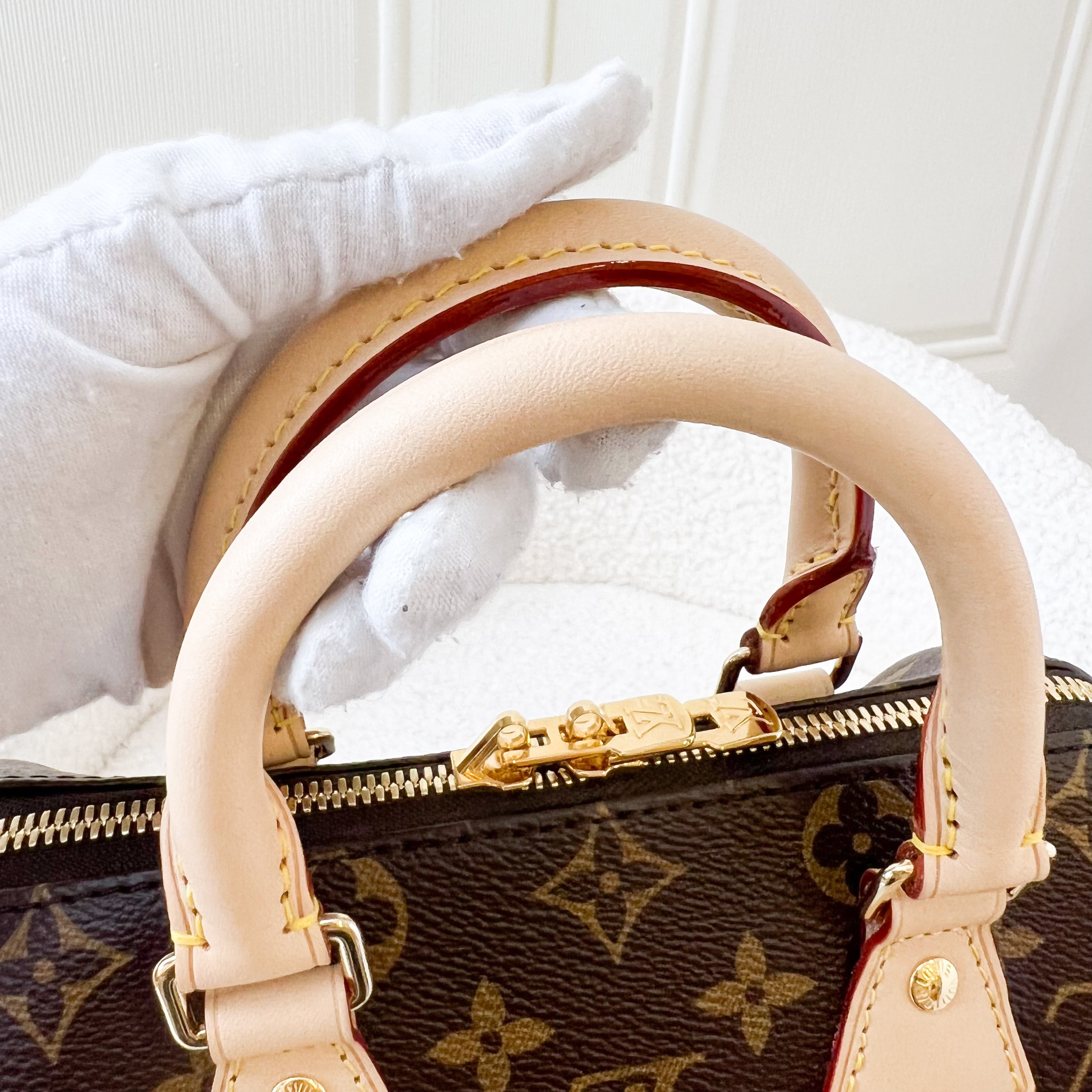 LV Speedy Bandouliere 20 in Monogram Canvas and Black Patterned Strap