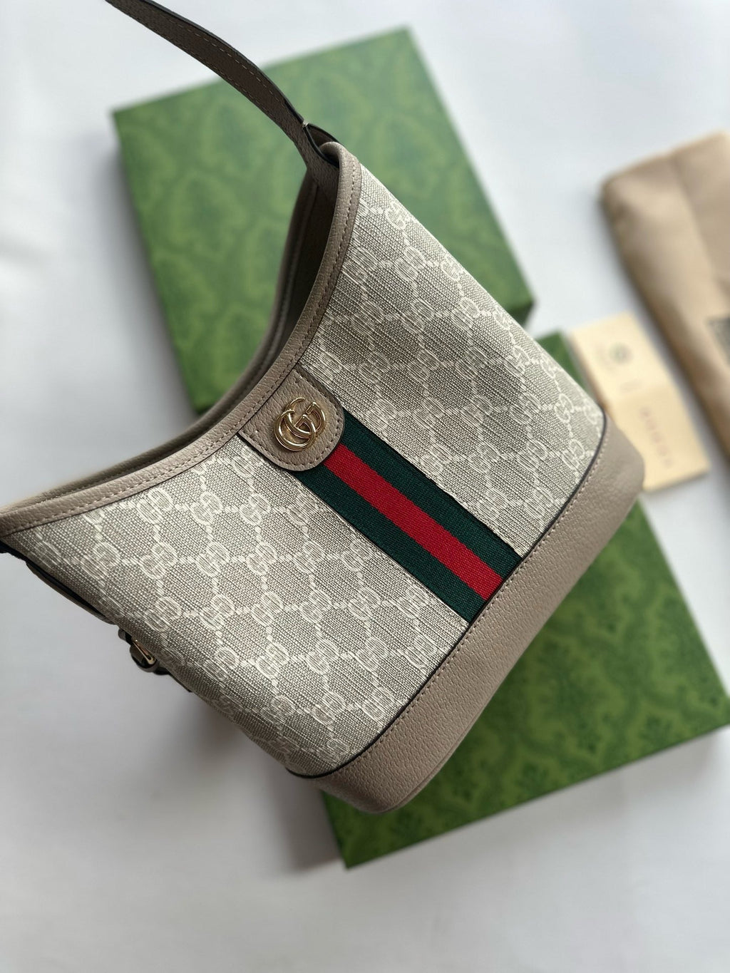 GC628 Ophidia GG Small Shoulder Bag / 9"W x 8.3"H x 4.7"D