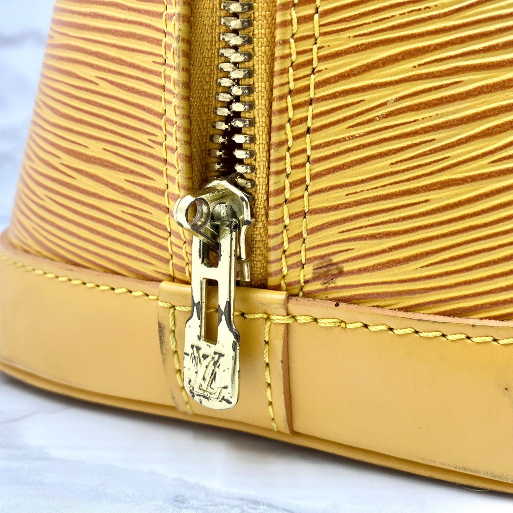 LOUIS VUITTON EPI Alma PM Strap