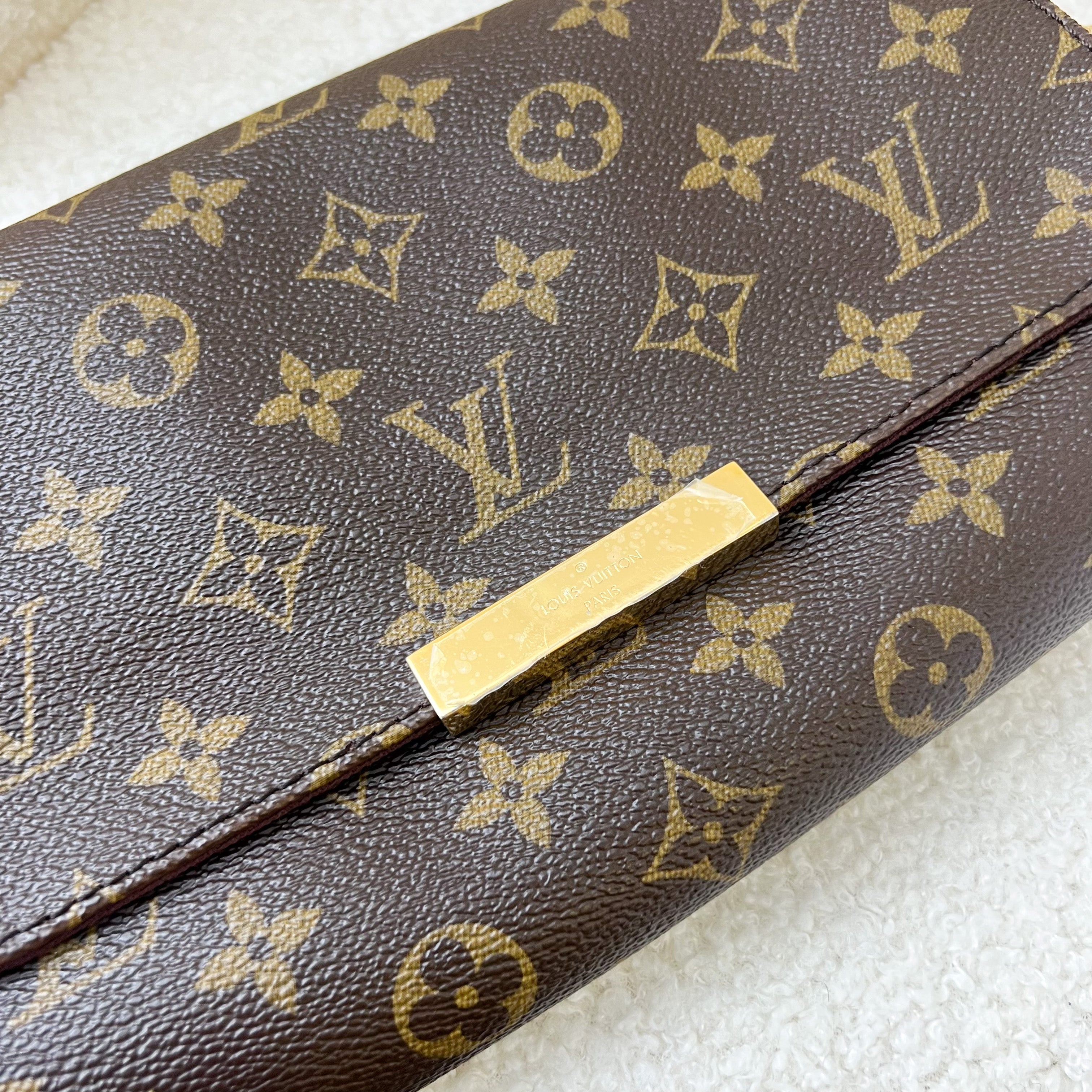 LV Favorite Pochette MM in Monogram Canvas GHW