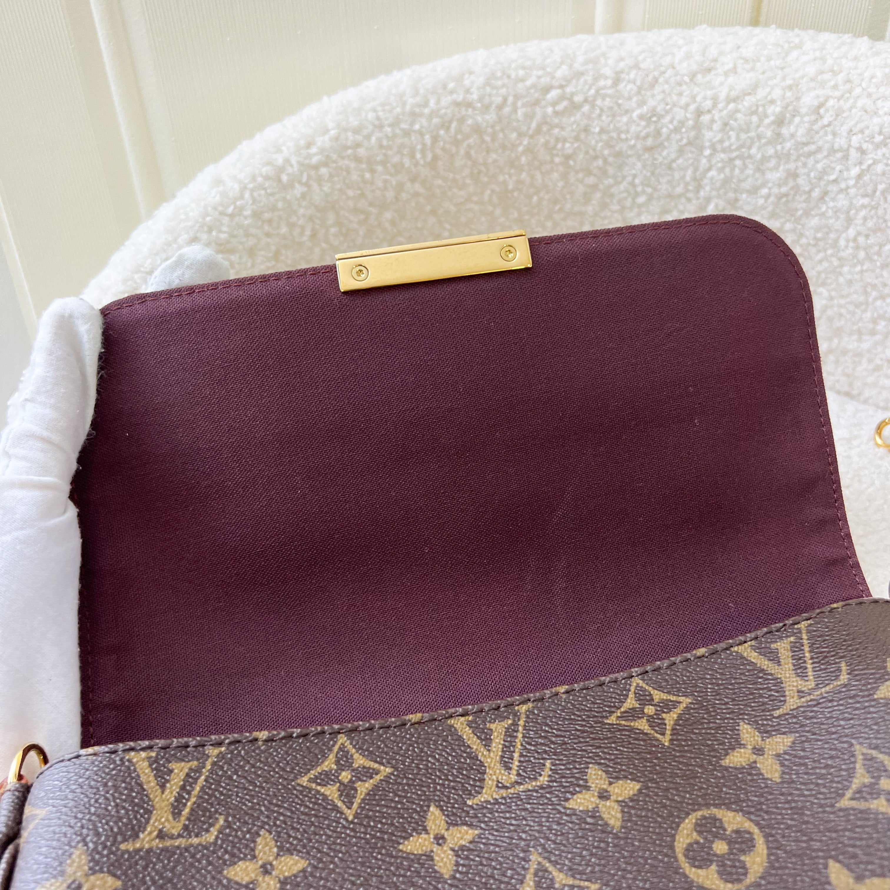 LV Favorite Pochette MM in Monogram Canvas GHW