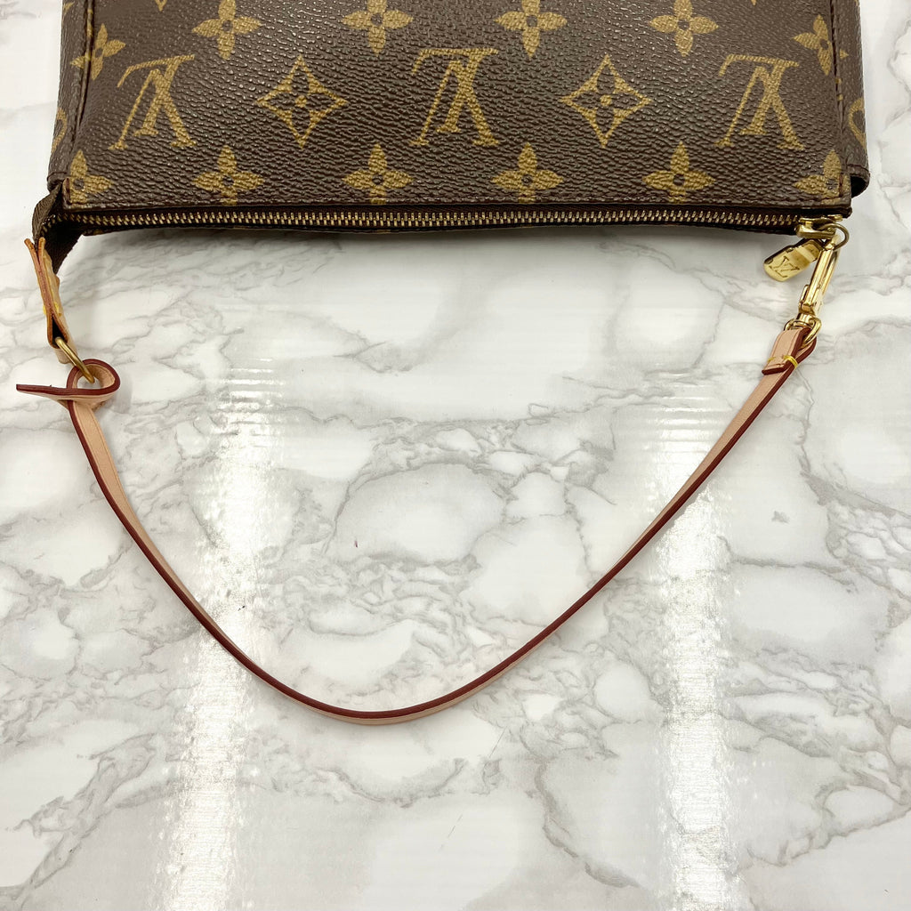 LUOIS VUITTON Monogram Pochette Axessoire