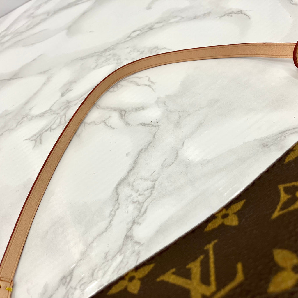 LUOIS VUITTON Monogram Pochette Axessoire
