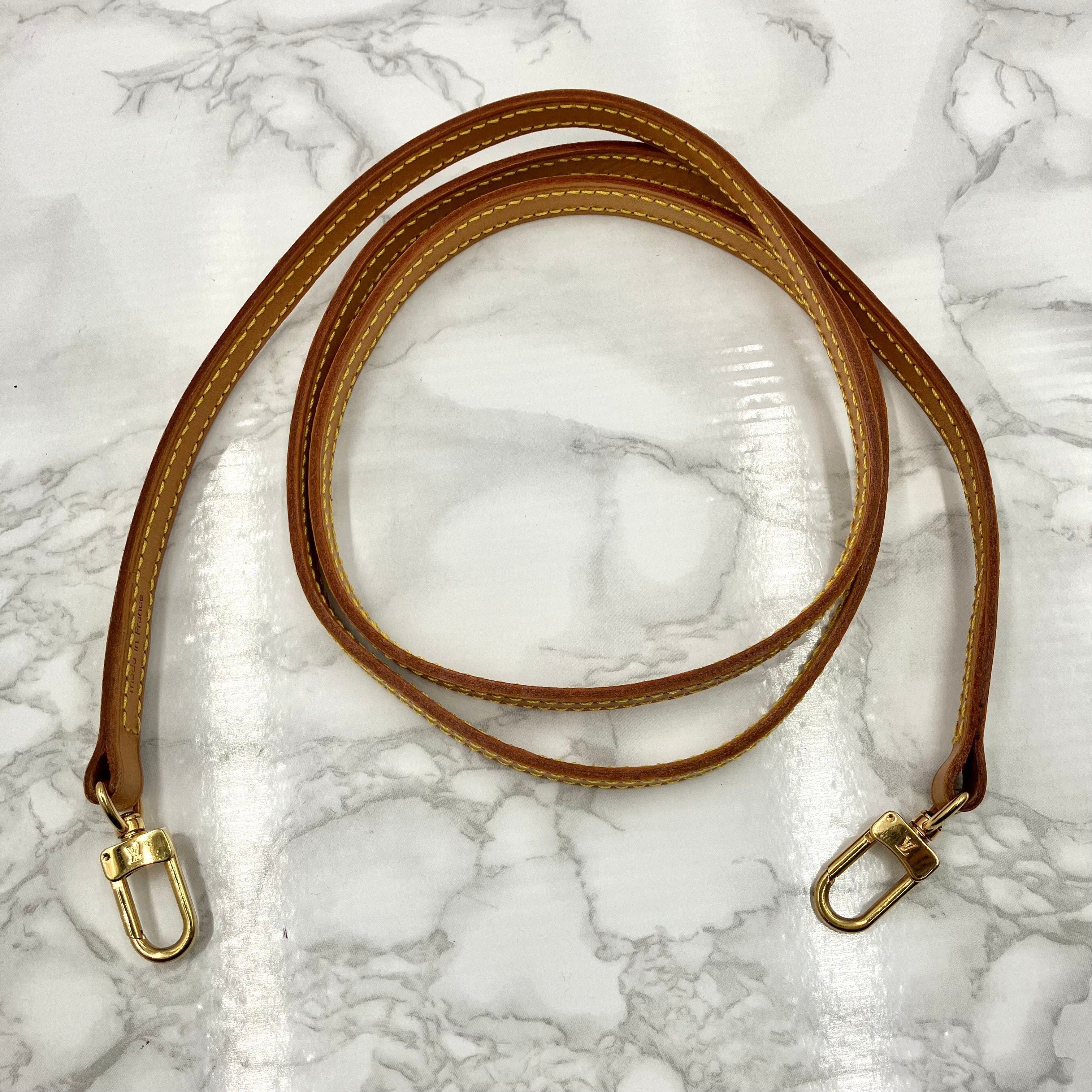 LUOIS VUITTON Monogram Pochette Axessoire
