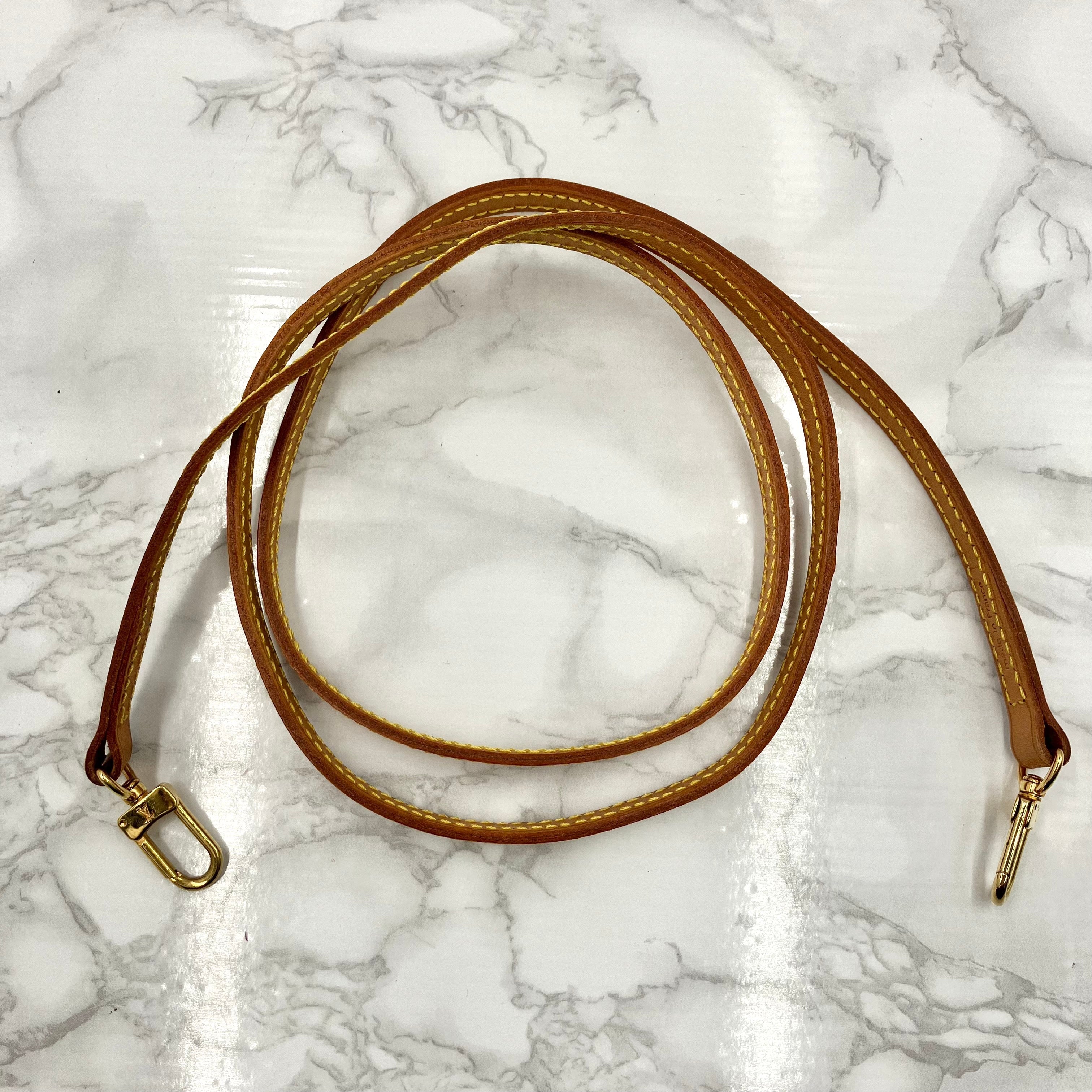 LUOIS VUITTON Monogram Pochette Axessoire