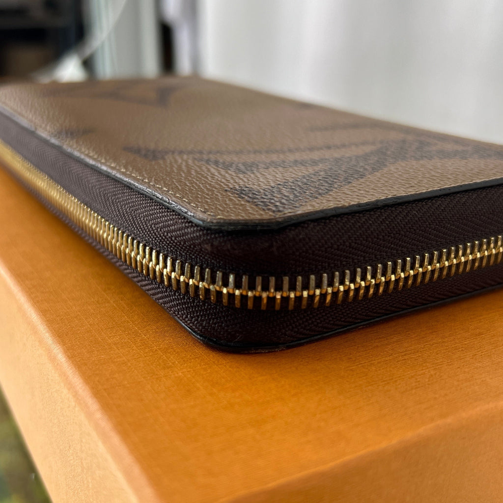 LOUIS VUITTON Monogram Giant Reverse Zippy Wallet