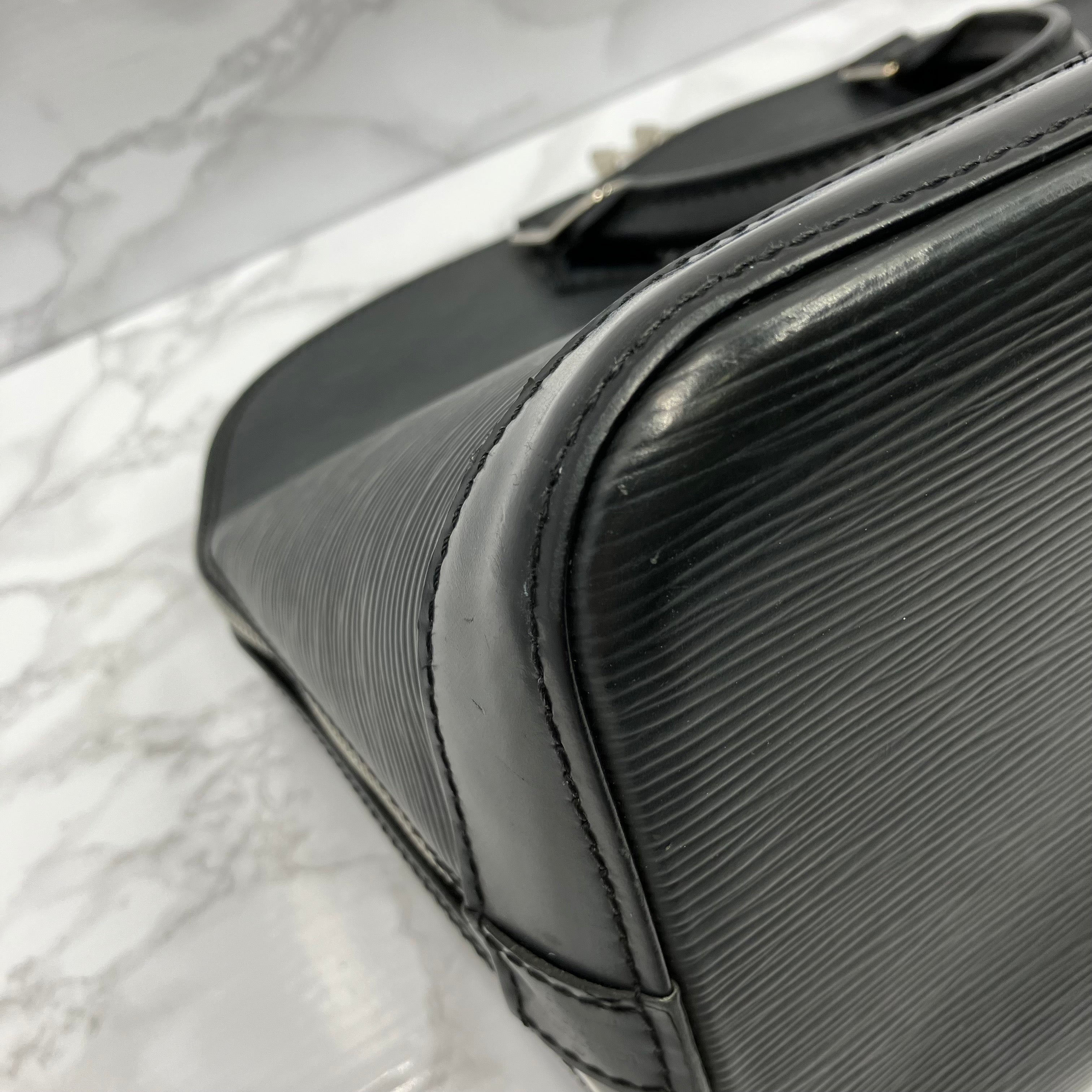 LOUIS VUITTON EPi Alma PM