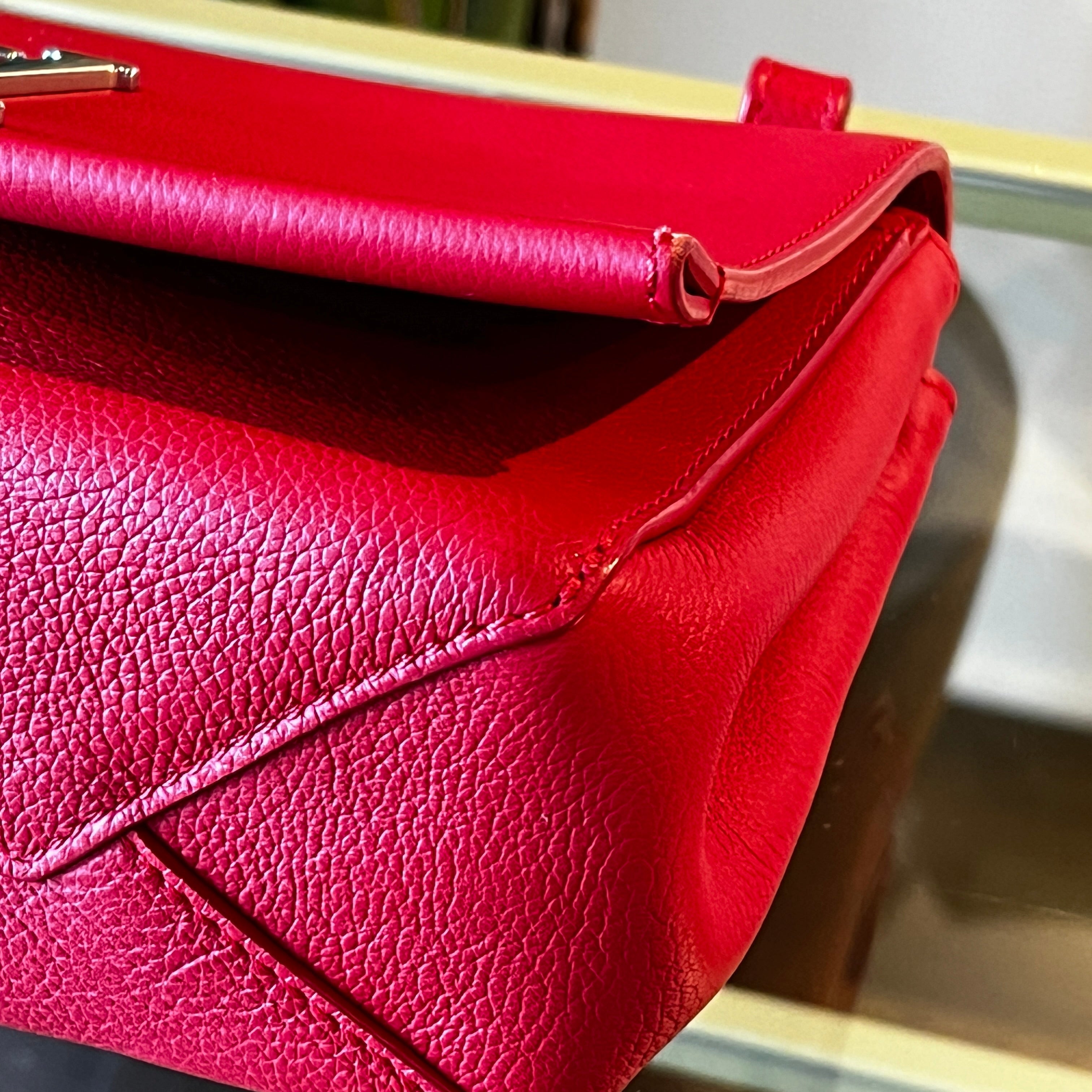 LOUIS VUITTON Lockme II BB Rubis Pebbled Leather Shoulder Bag