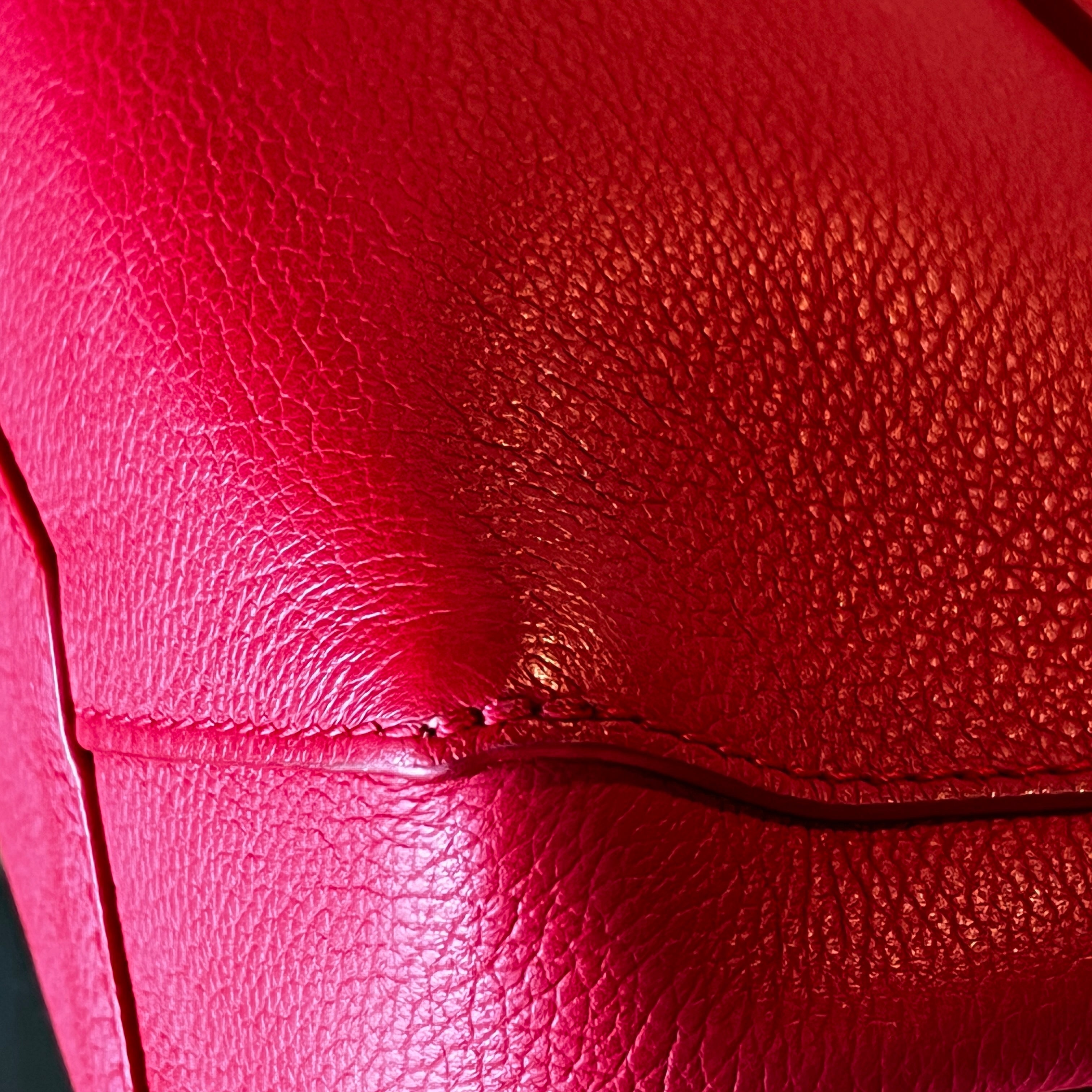 LOUIS VUITTON Lockme II BB Rubis Pebbled Leather Shoulder Bag