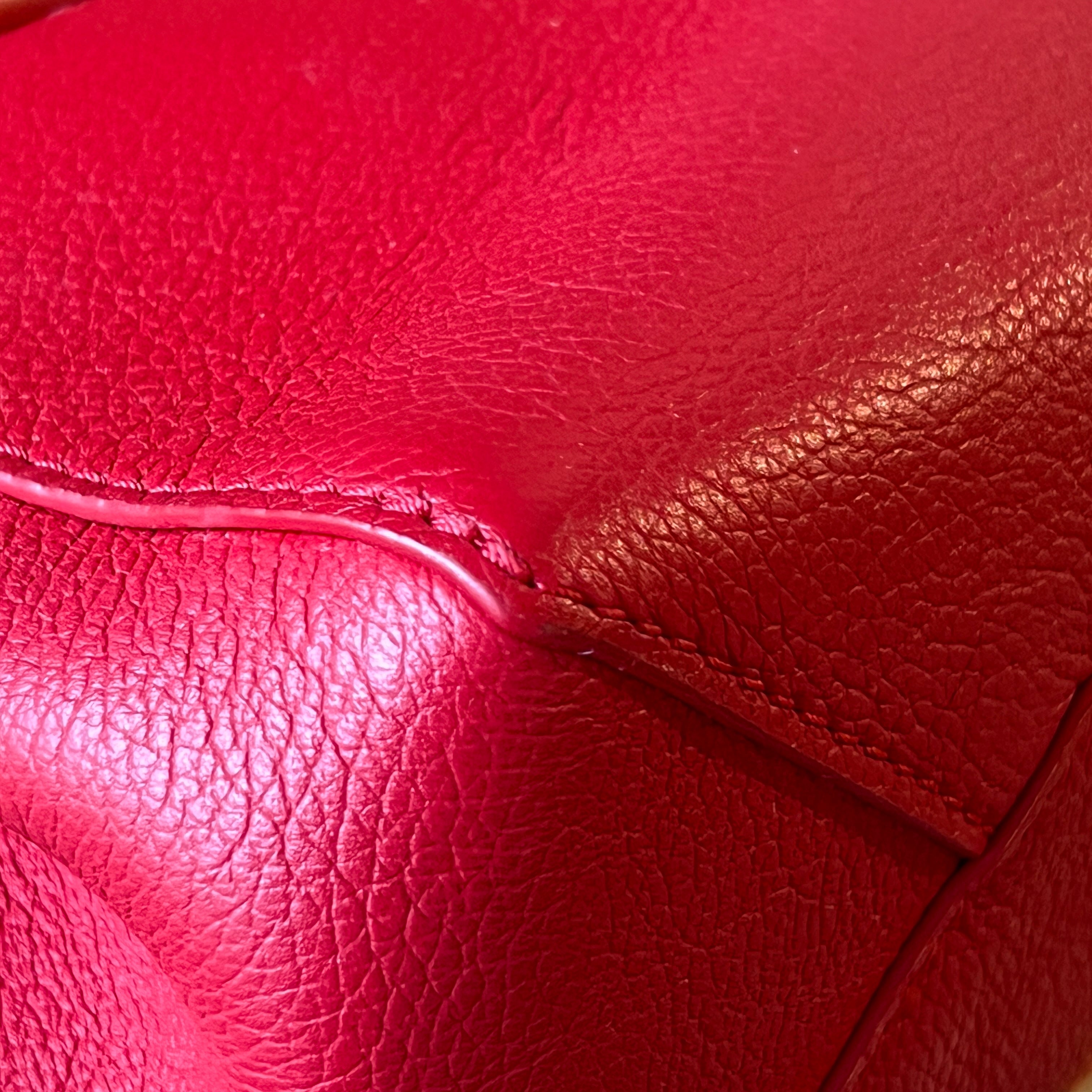 LOUIS VUITTON Lockme II BB Rubis Pebbled Leather Shoulder Bag
