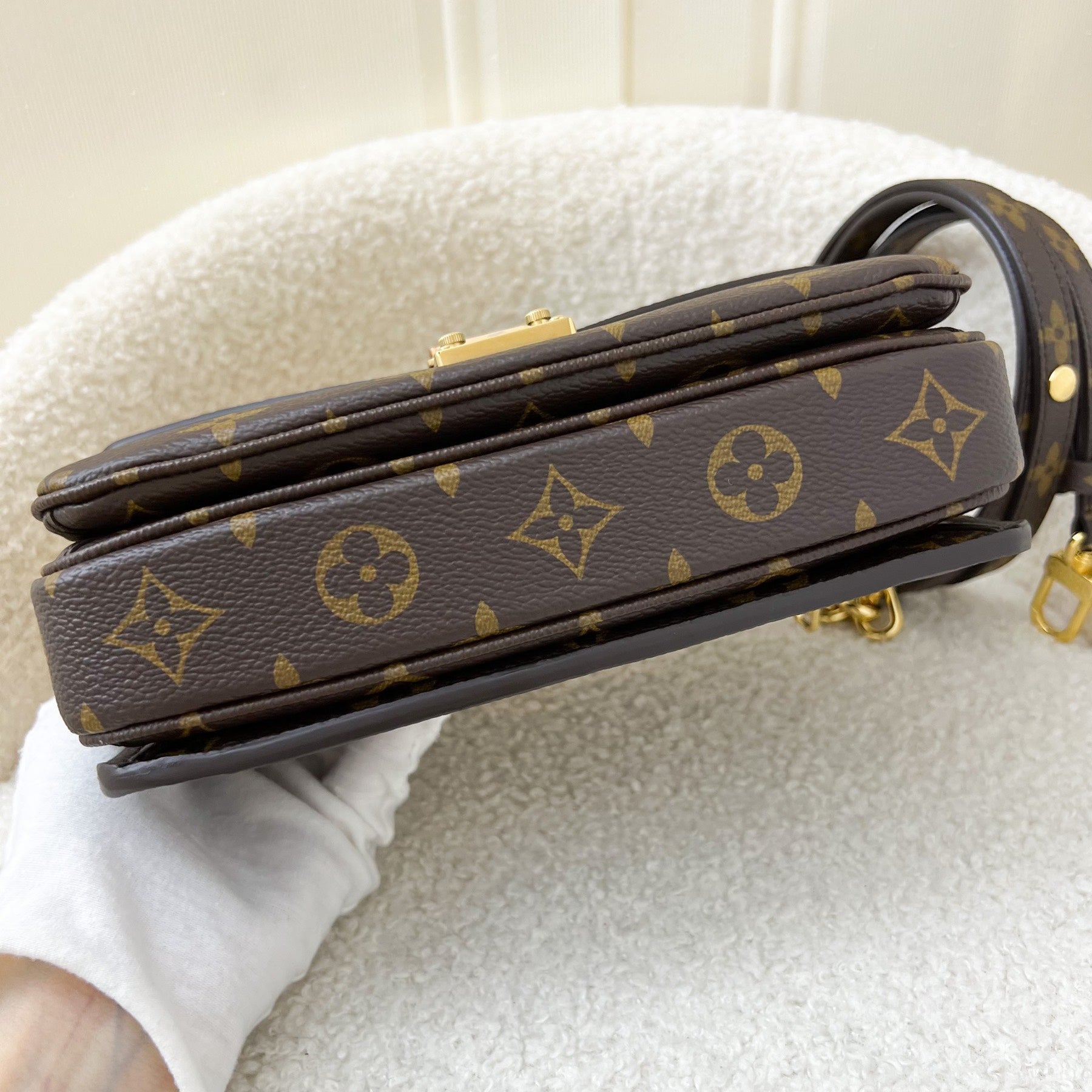 LV Pochette Metis East West in Monogram Canvas GHW