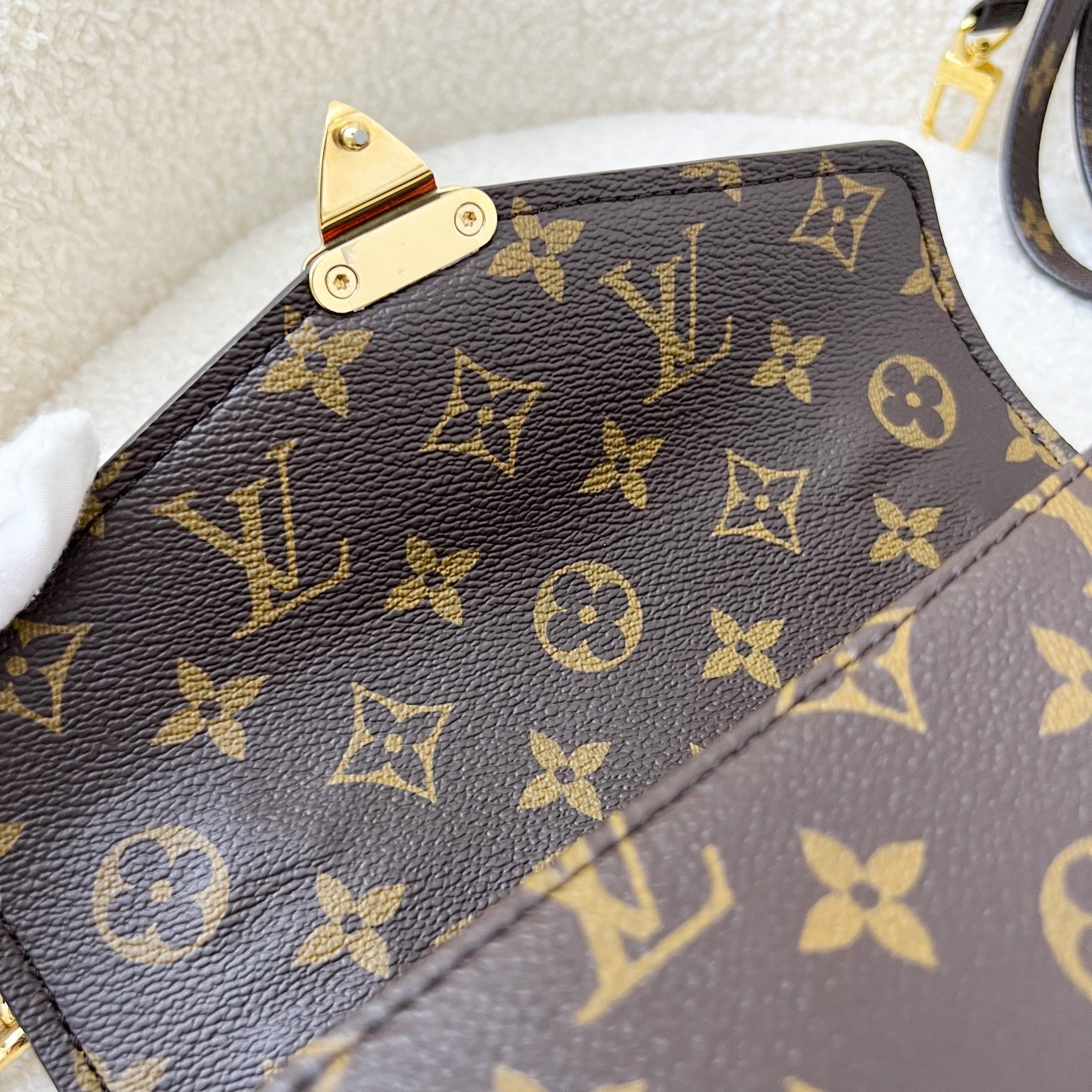 LV Pochette Metis East West in Monogram Canvas GHW