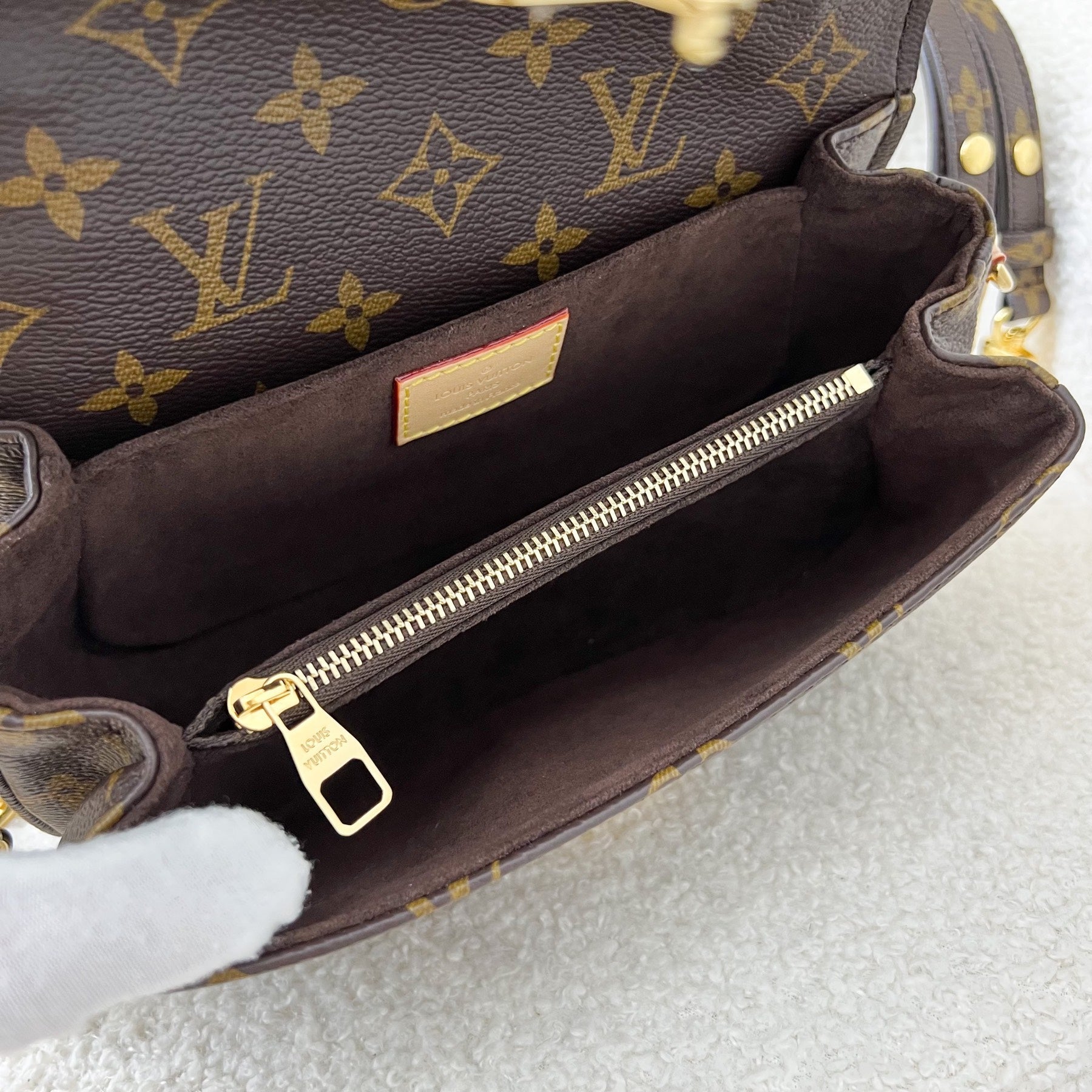 LV Pochette Metis East West in Monogram Canvas GHW