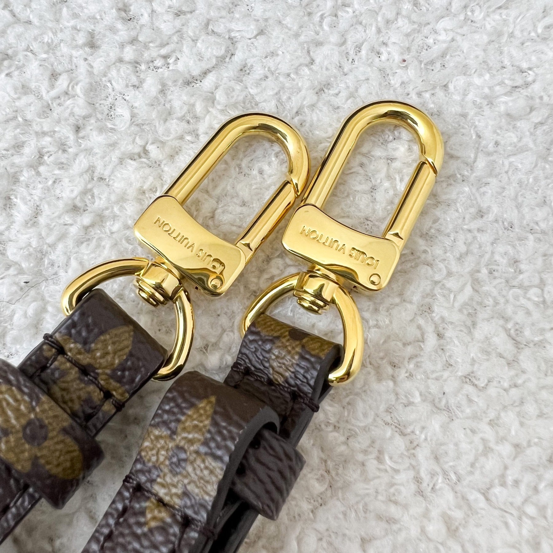LV Pochette Metis East West in Monogram Canvas GHW