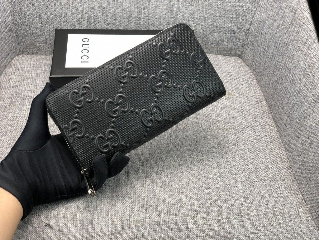 GC461 GG Embossed Zip Qround Wallet / 7.5"W x 4.1"H x 1"D