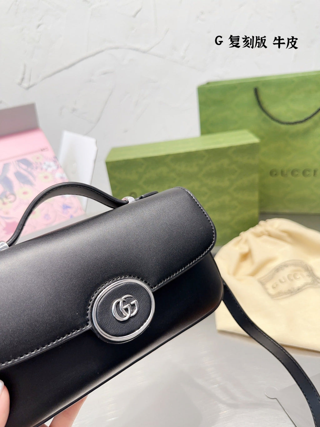 GC556 Petite GG Small Shoulder Bag / 10.6"W x 5.9"H x 1.9"D