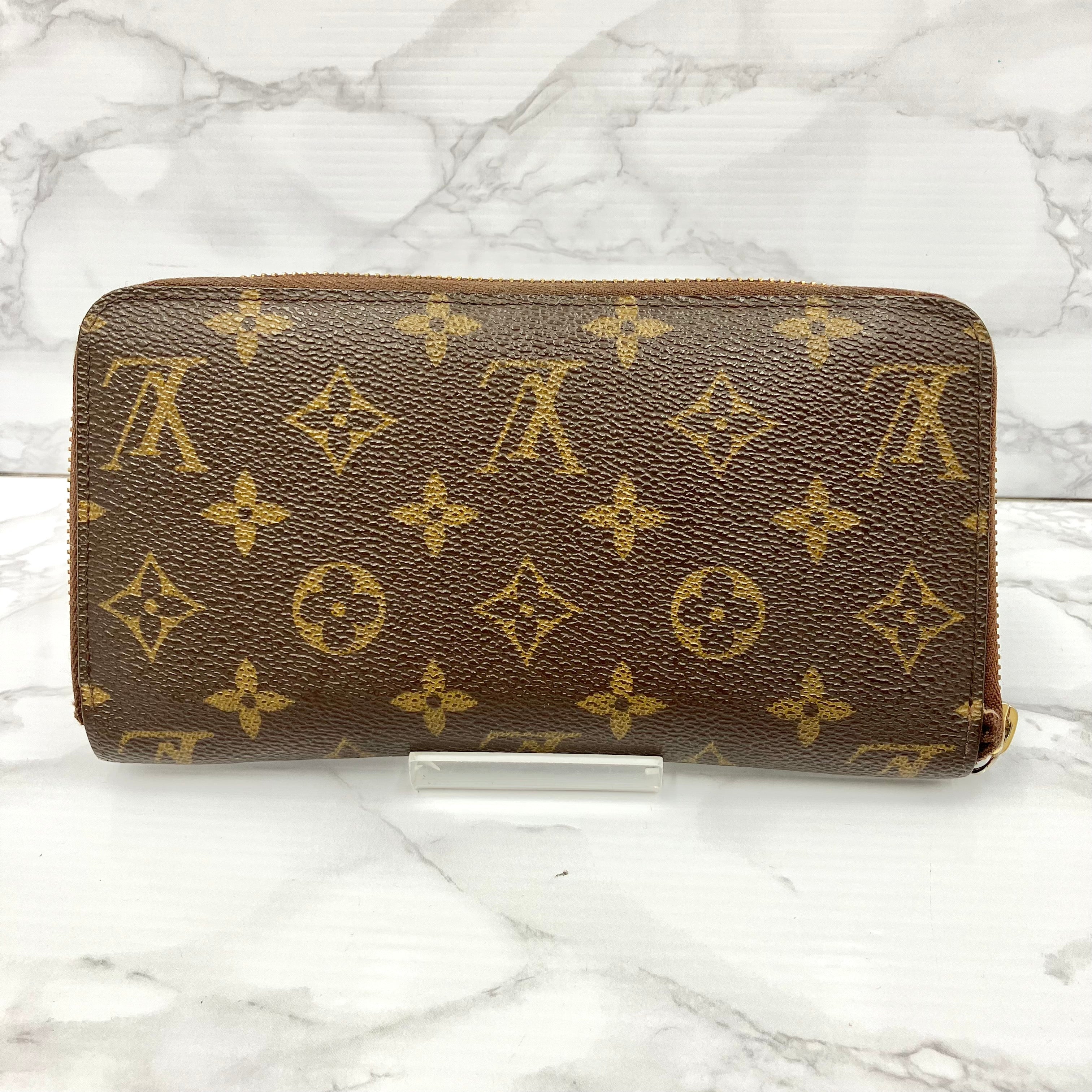 LOUIS VUITTON Monogram zippy