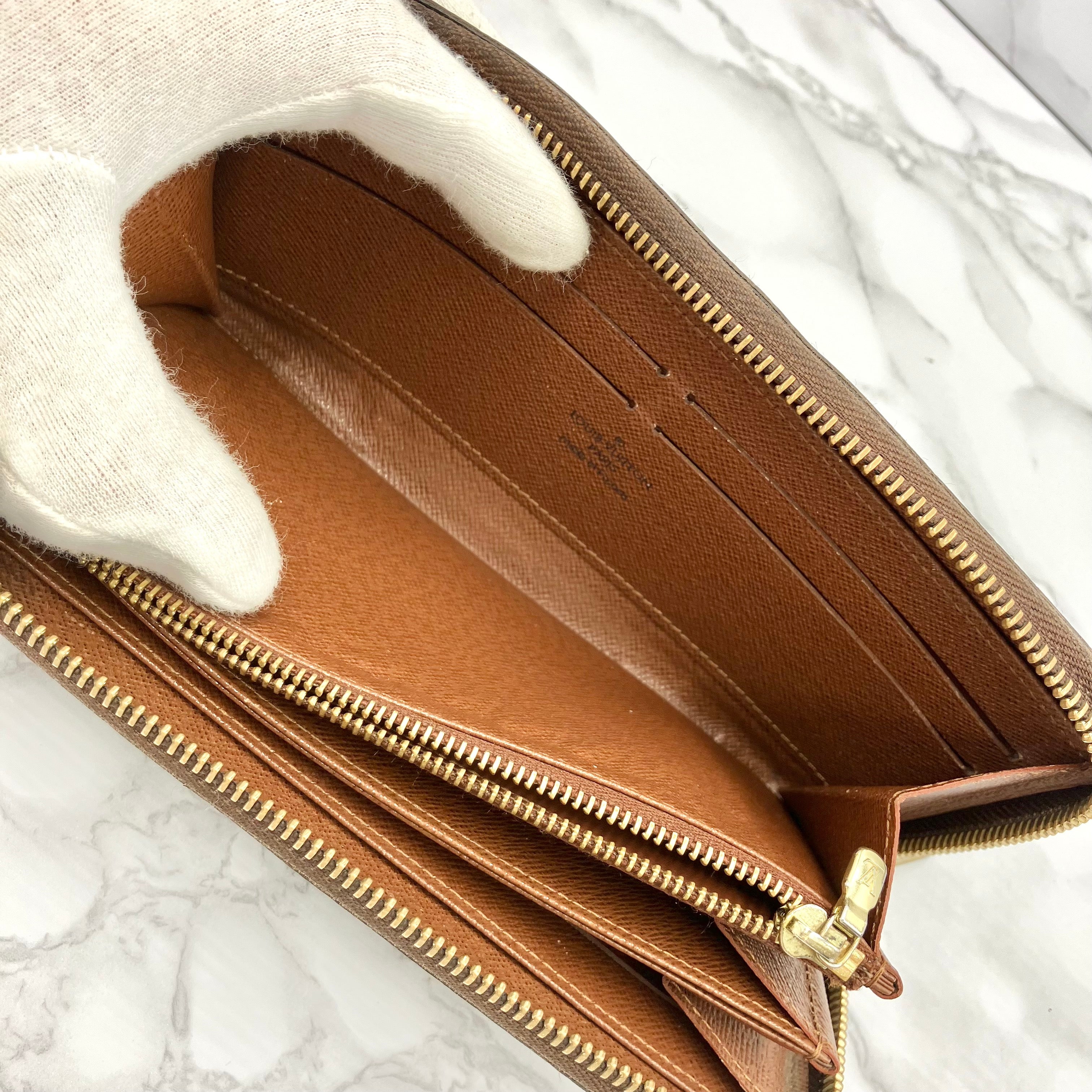 LOUIS VUITTON Monogram zippy