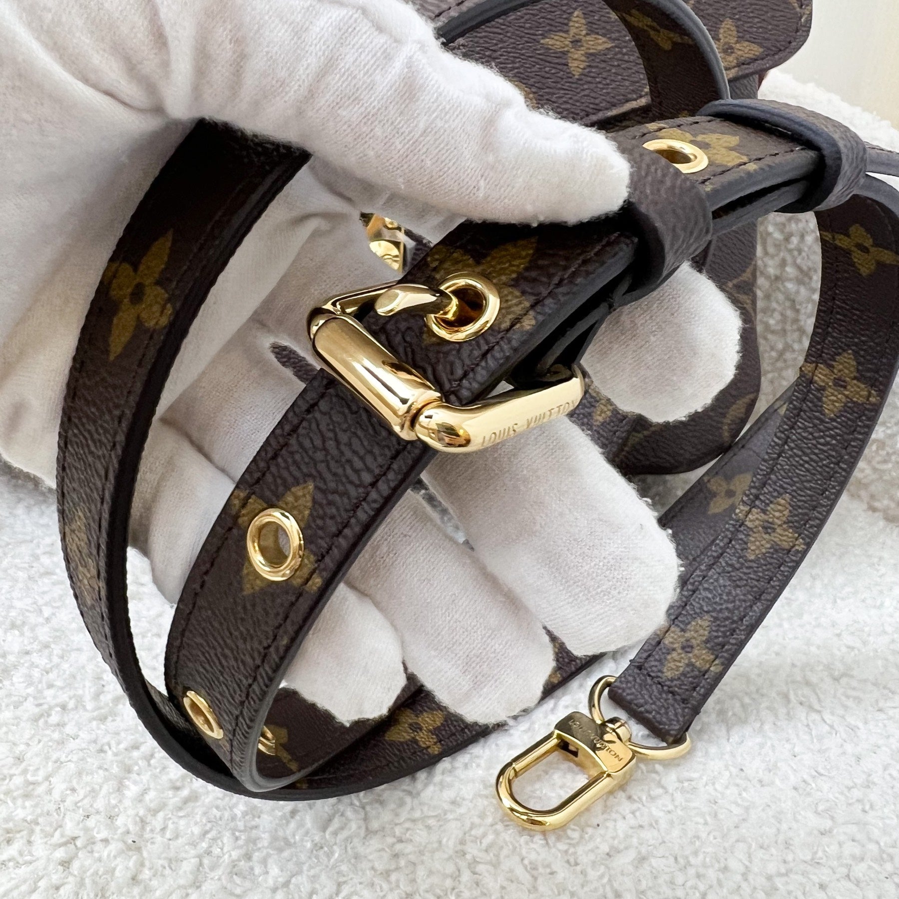 LV Pochette Metis in Monogram Canvas and GHW