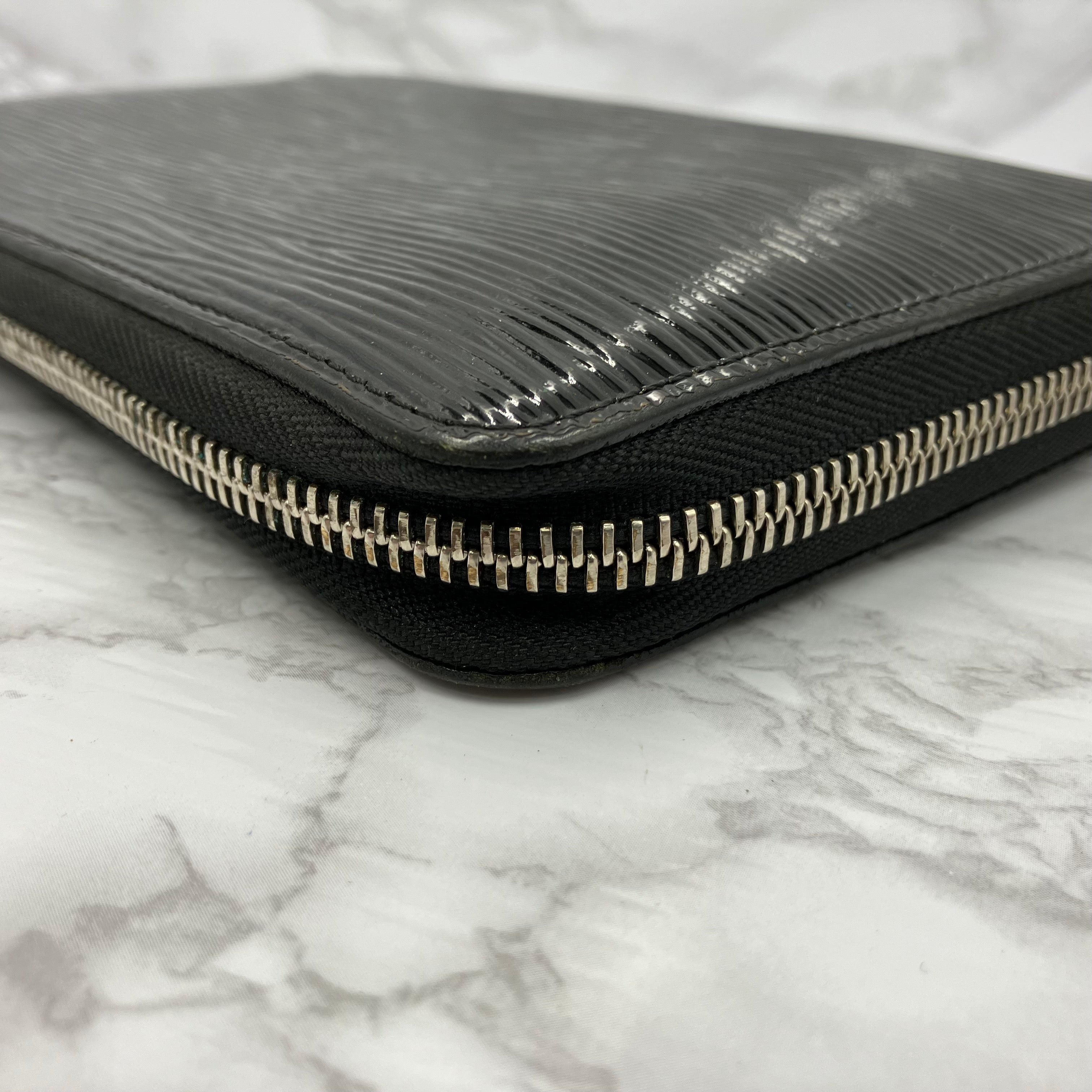 LOUIS VUITTON Epi Zippy Organize Noir Electric