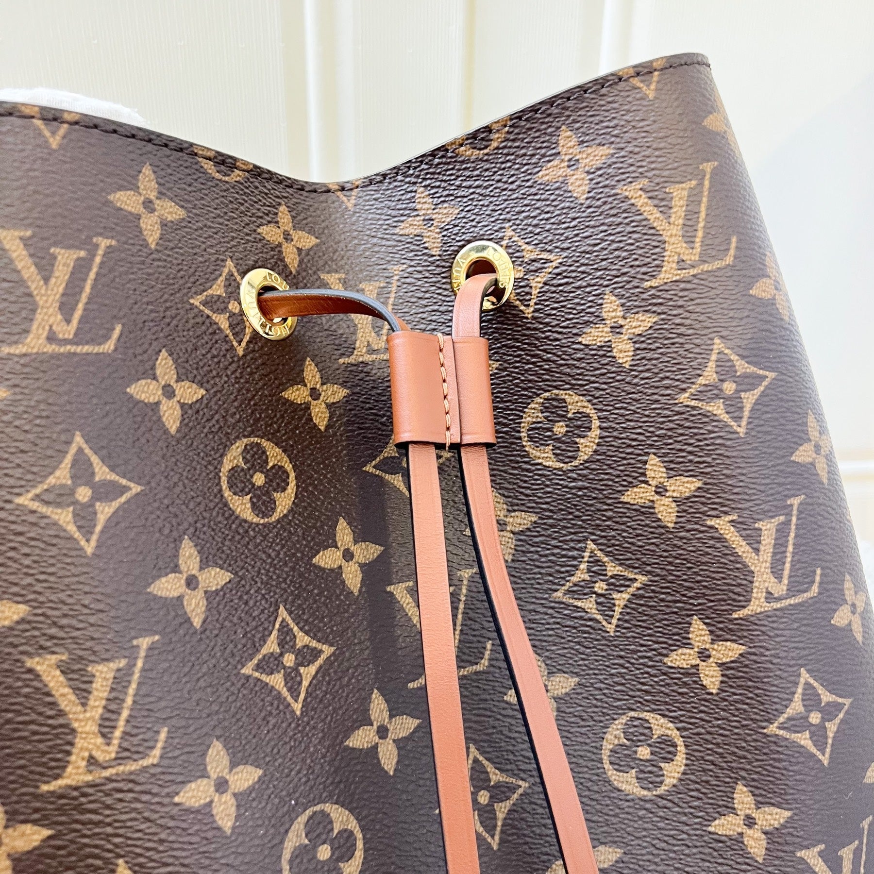 LV Neonoe MM in Monogram Canvas, Caramel Strap and GHW