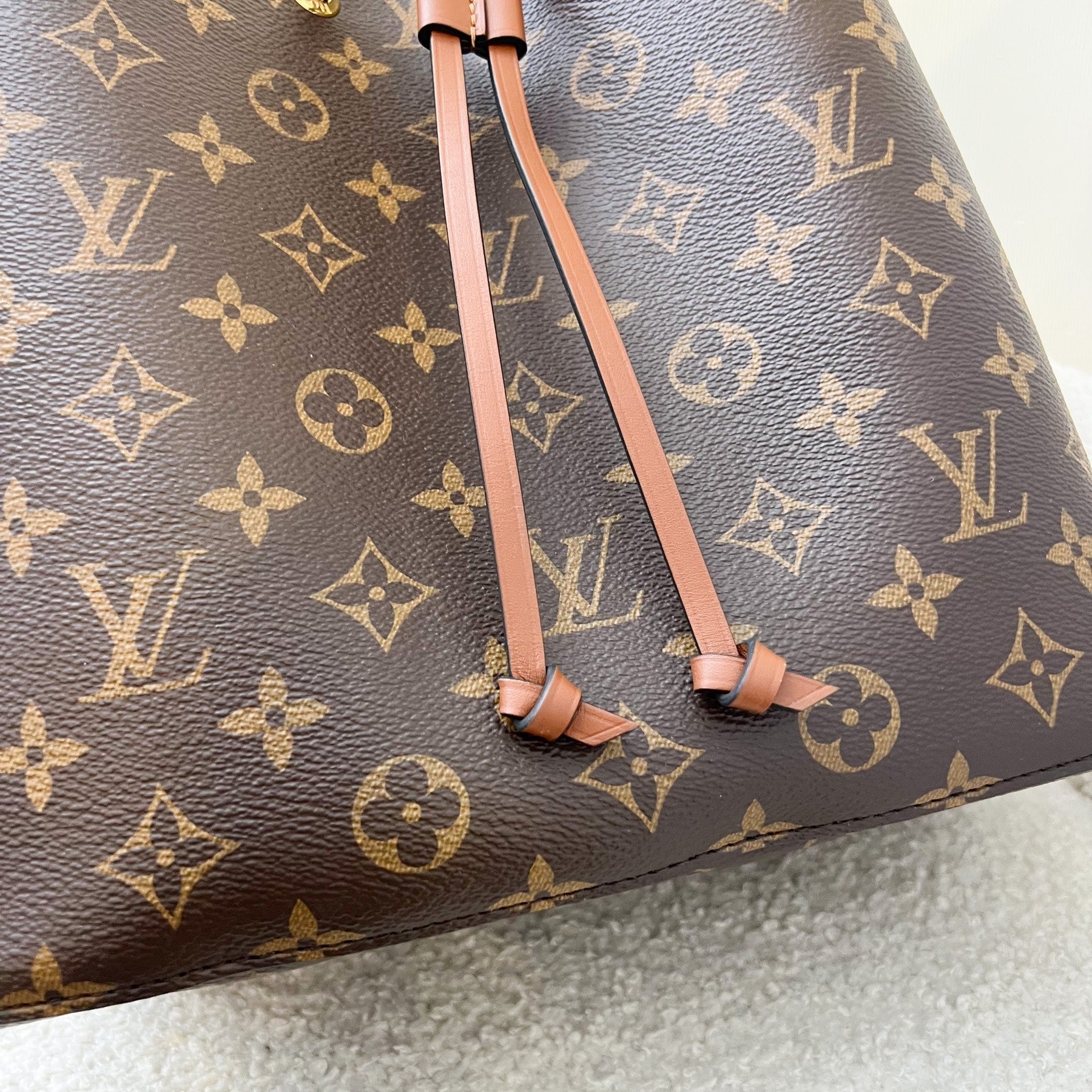 LV Neonoe MM in Monogram Canvas, Caramel Strap and GHW
