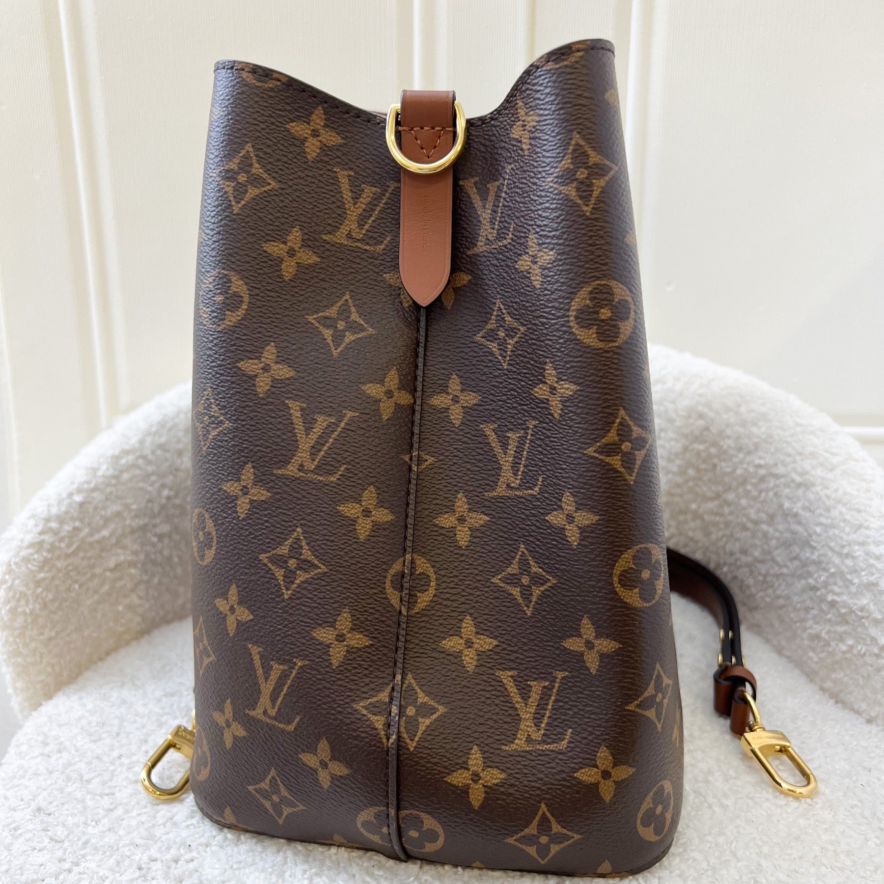 LV Neonoe MM in Monogram Canvas, Caramel Strap and GHW