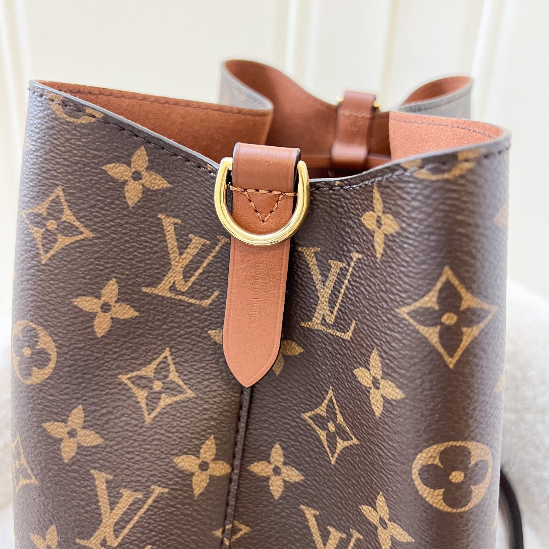 LV Neonoe MM in Monogram Canvas, Caramel Strap and GHW