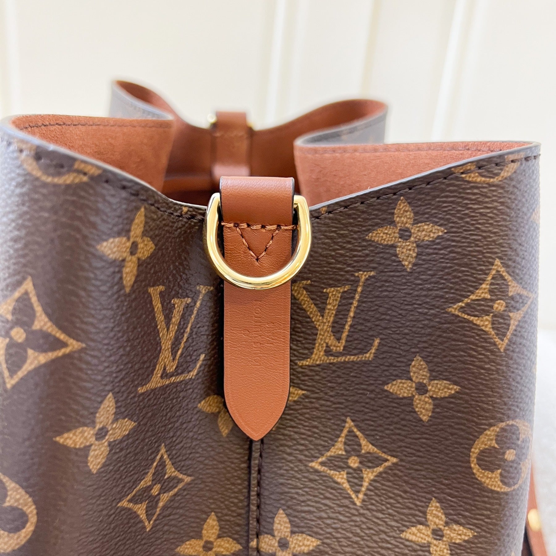 LV Neonoe MM in Monogram Canvas, Caramel Strap and GHW