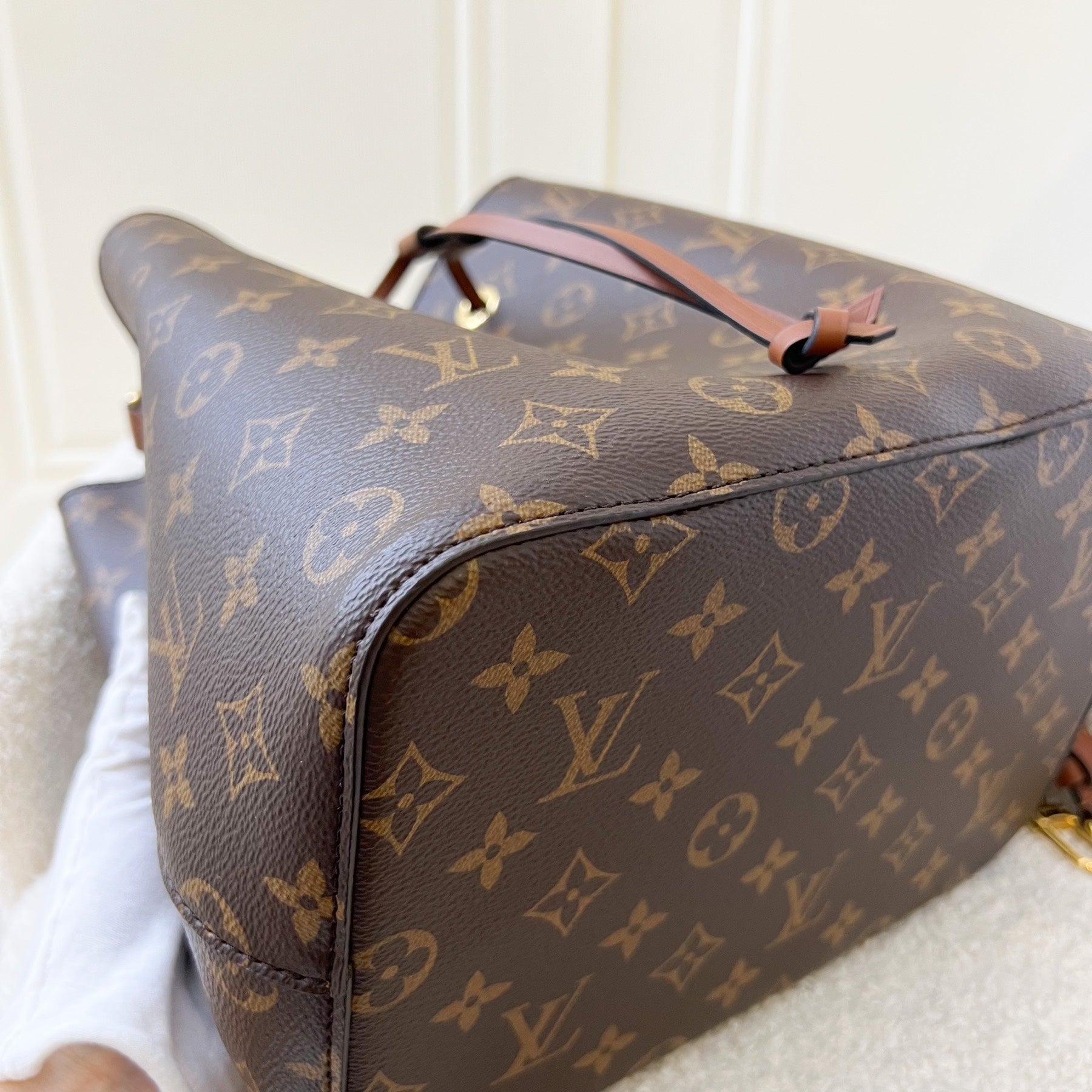 LV Neonoe MM in Monogram Canvas, Caramel Strap and GHW