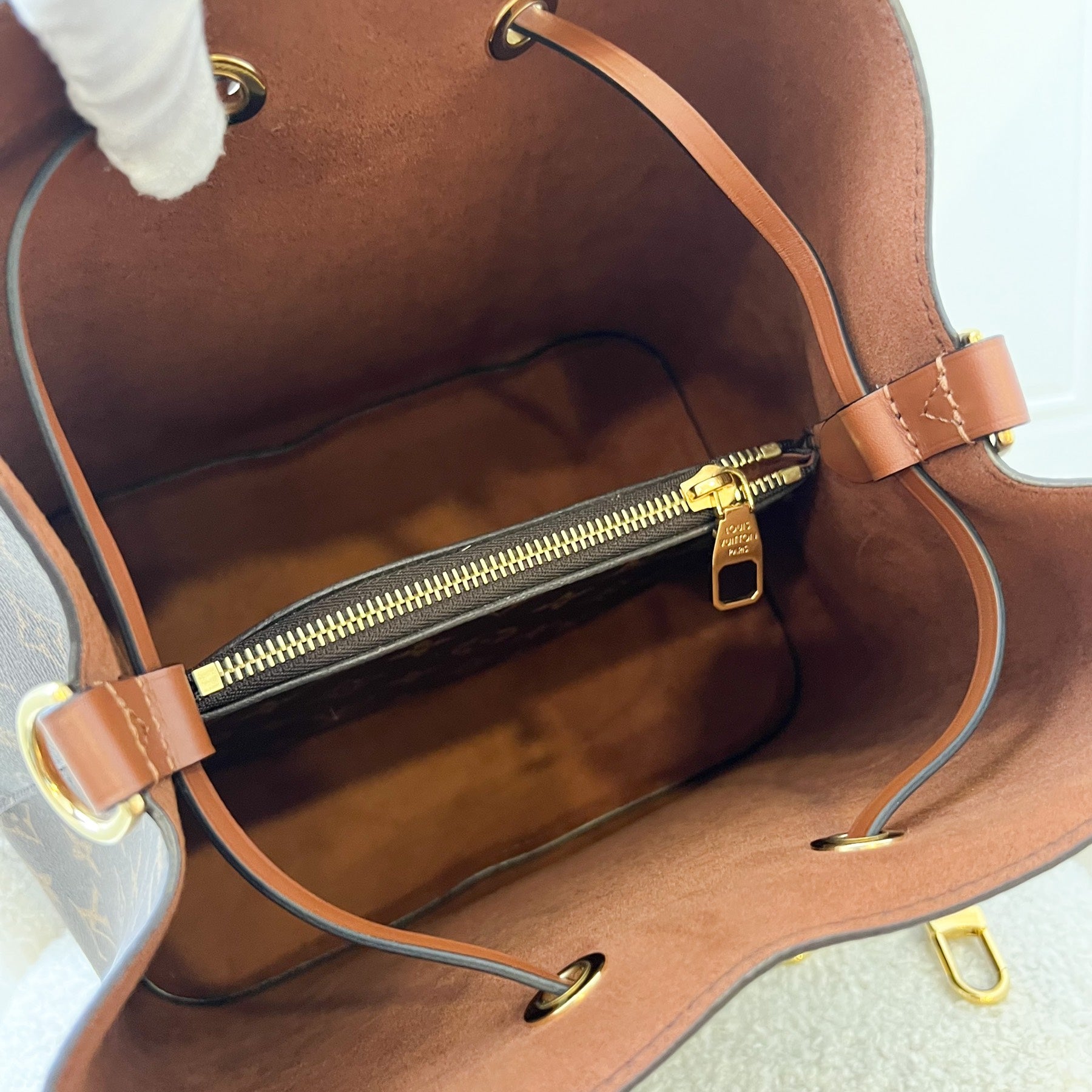 LV Neonoe MM in Monogram Canvas, Caramel Strap and GHW