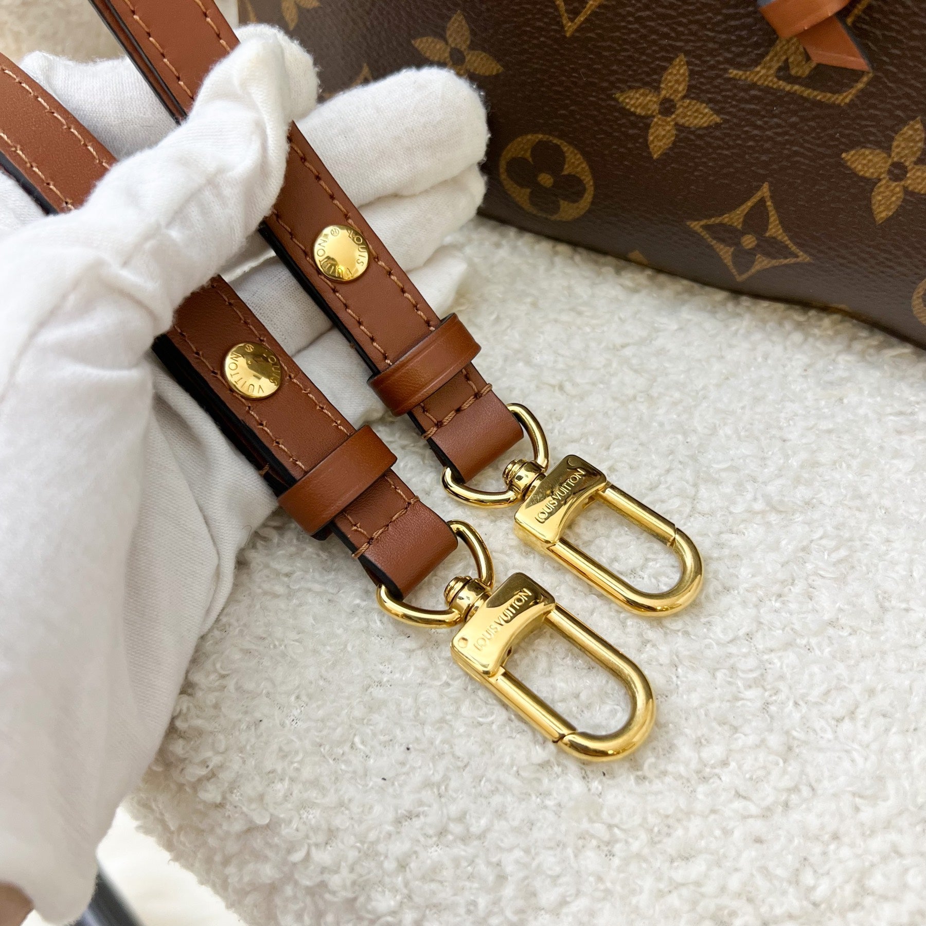 LV Neonoe MM in Monogram Canvas, Caramel Strap and GHW