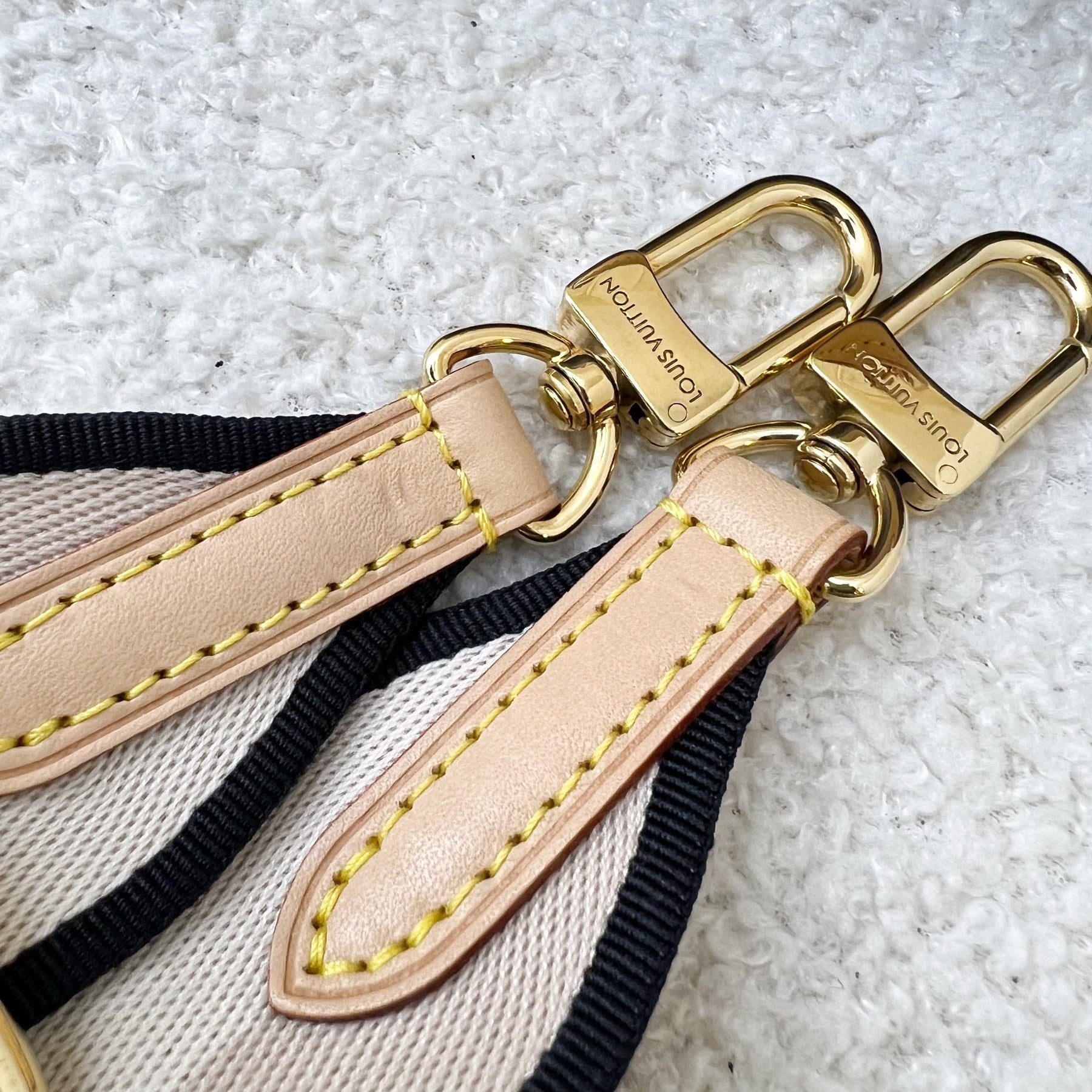 LV Speedy Bandouliere 20 in Monogram Canvas and Black Patterned Strap