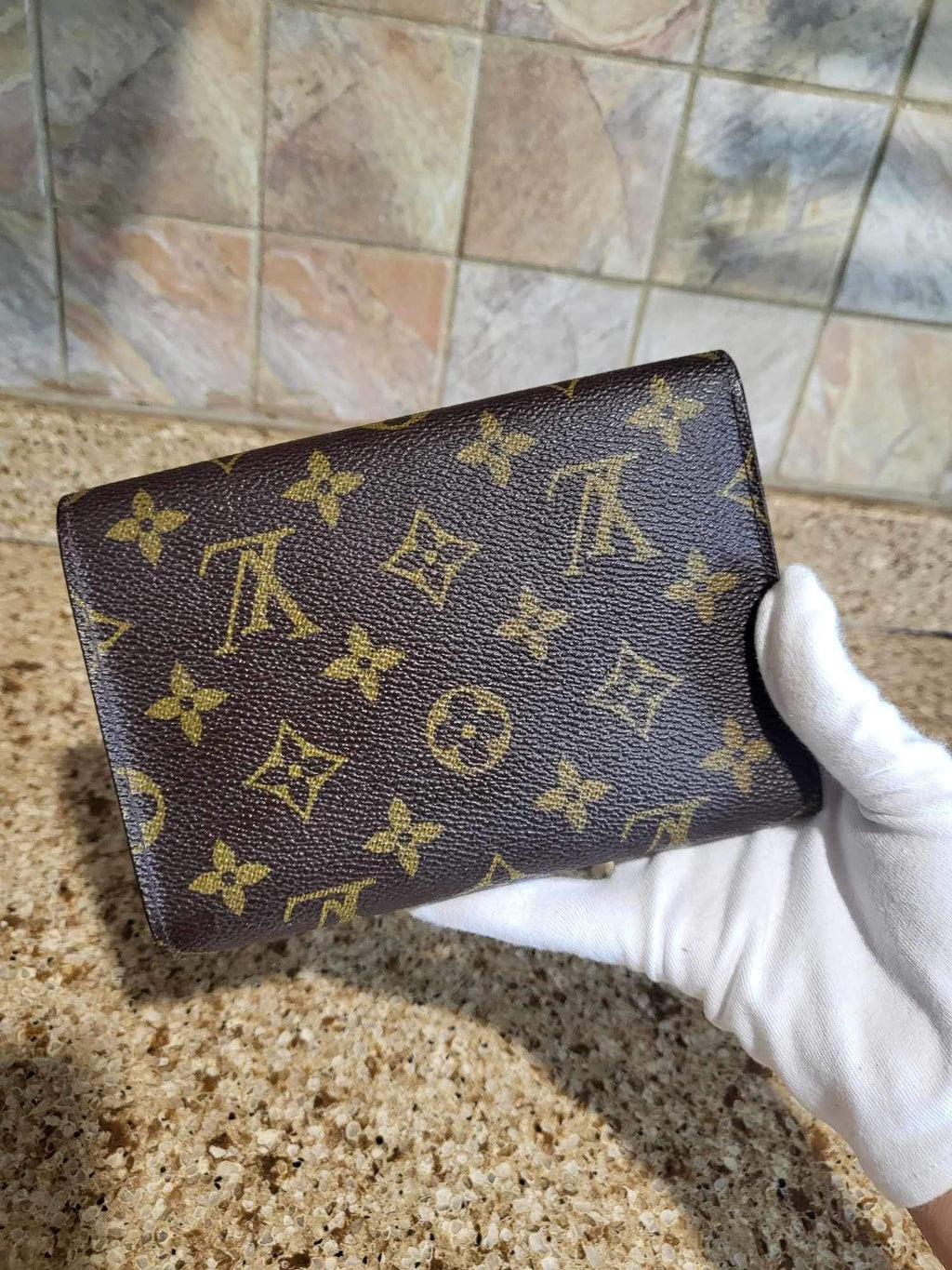 Vintage Alexandra Tri-Fold Mid Sized Wallet