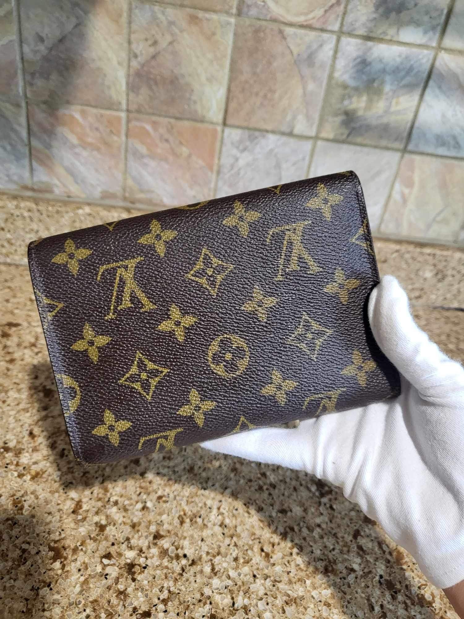 Vintage Alexandra Tri-Fold Mid Sized Wallet