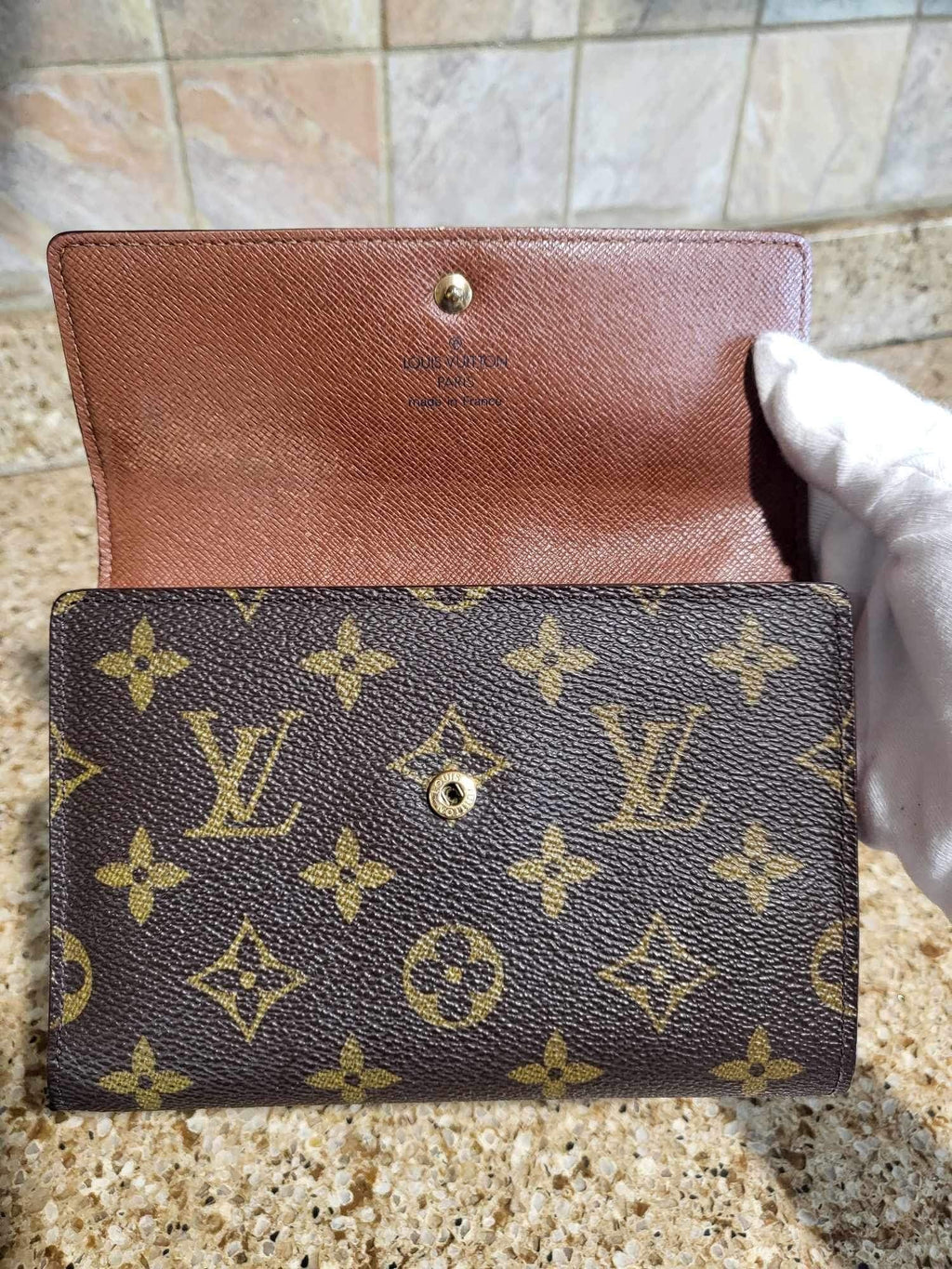 Vintage Alexandra Tri-Fold Mid Sized Wallet