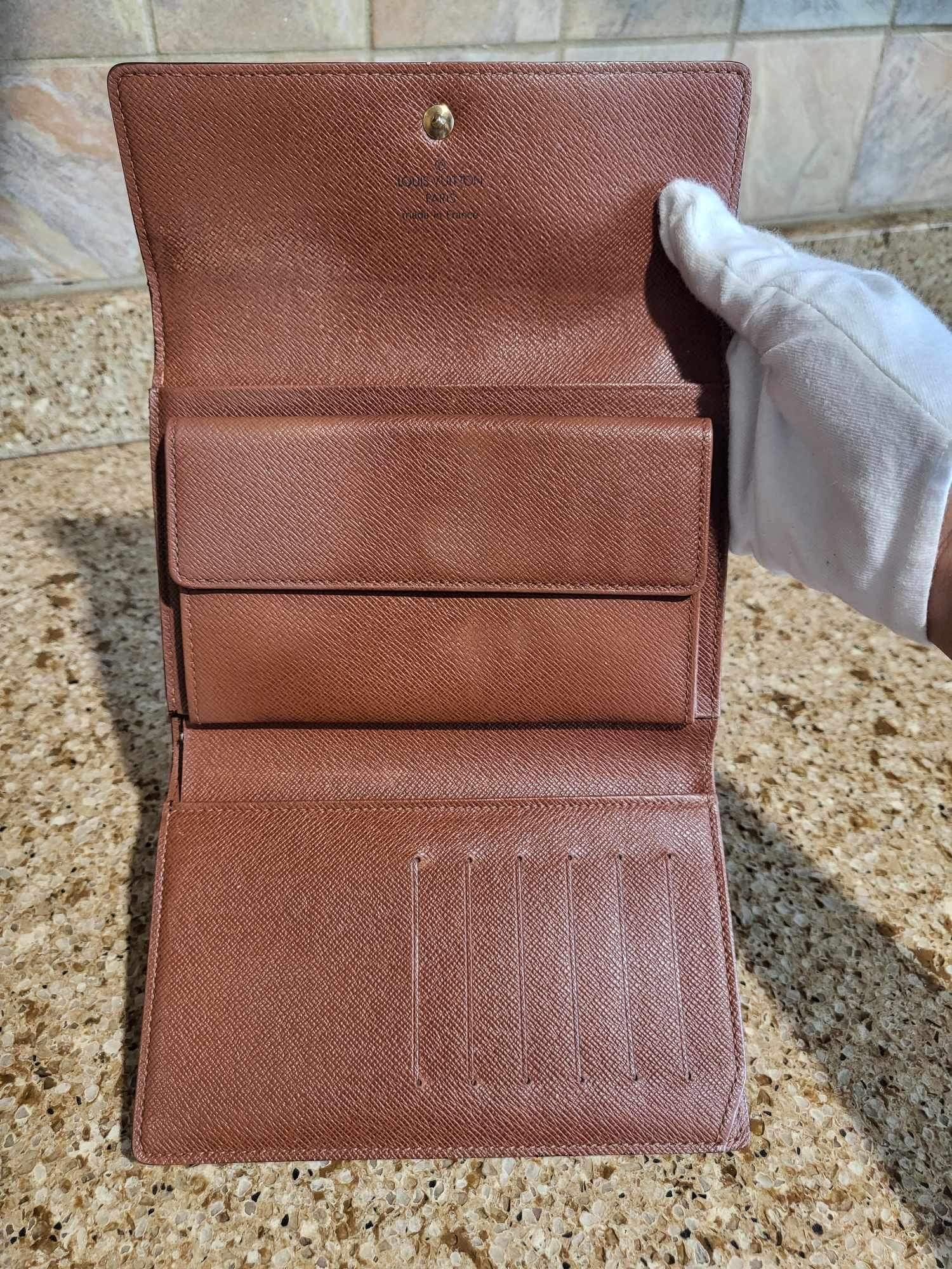 Vintage Alexandra Tri-Fold Mid Sized Wallet