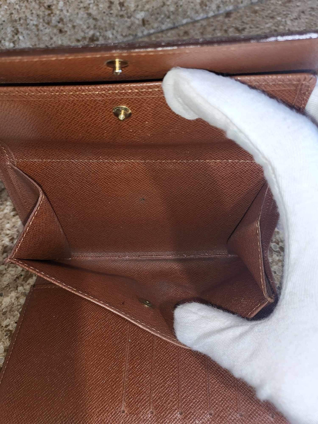 Vintage Alexandra Tri-Fold Mid Sized Wallet