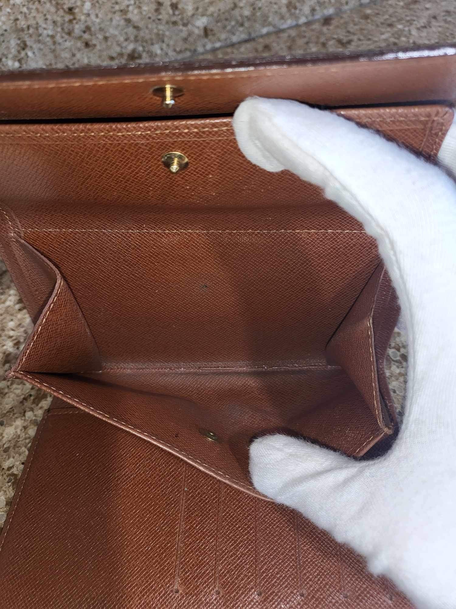 Vintage Alexandra Tri-Fold Mid Sized Wallet