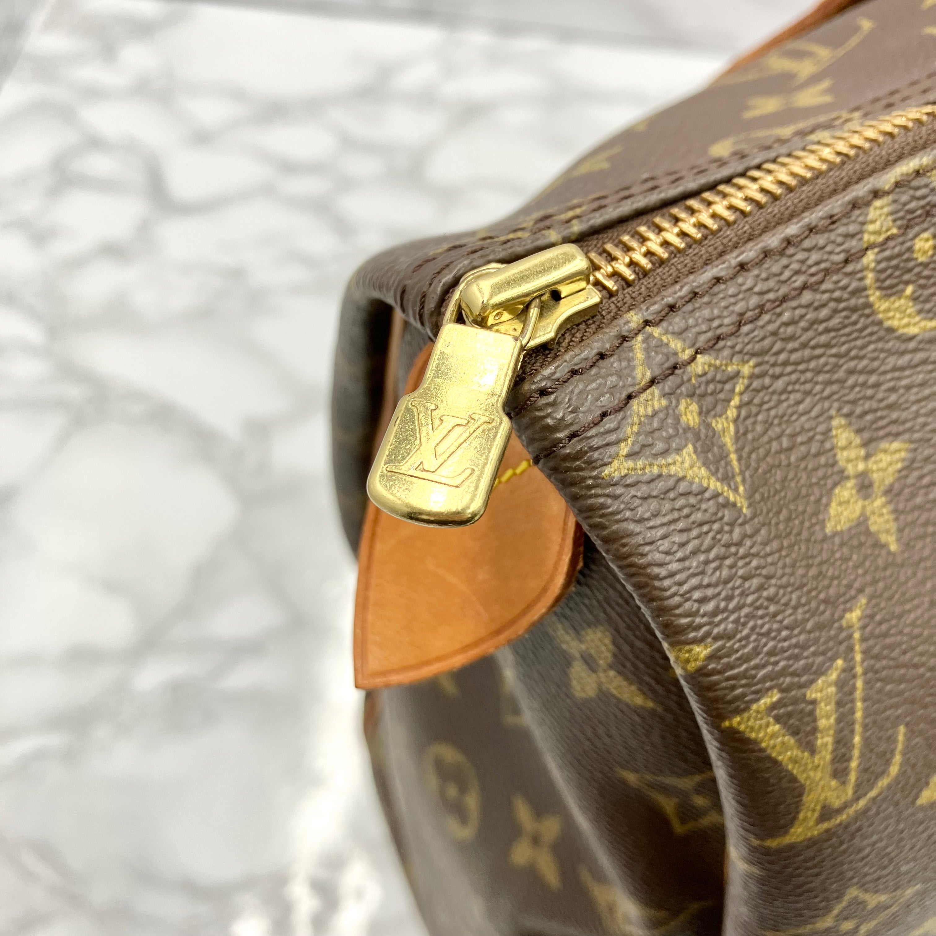 LOUIS VUITTON Monogram flannery