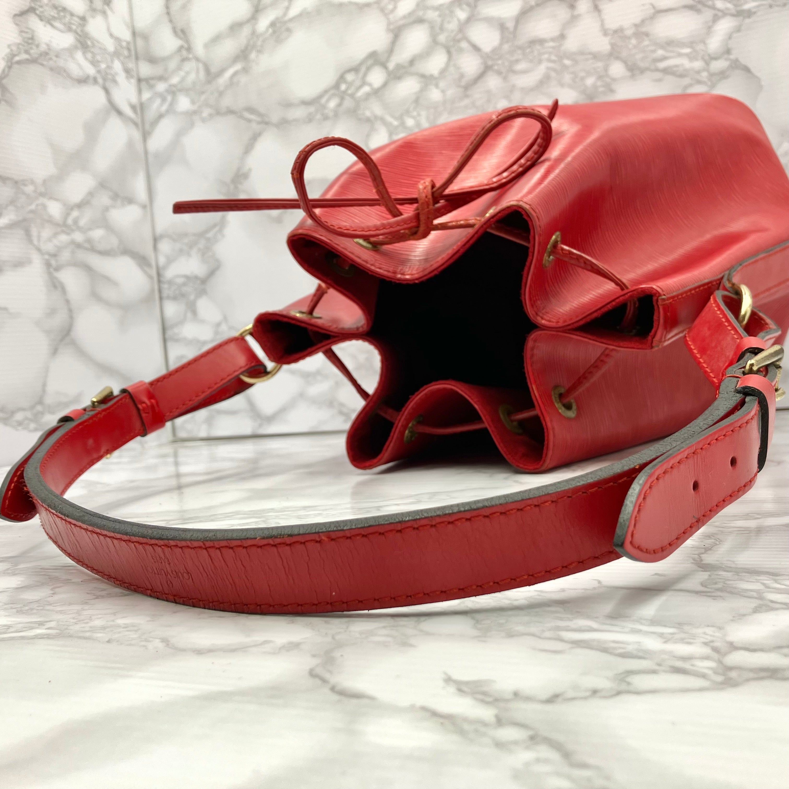 LOUIS VUITTON Epi petit noé