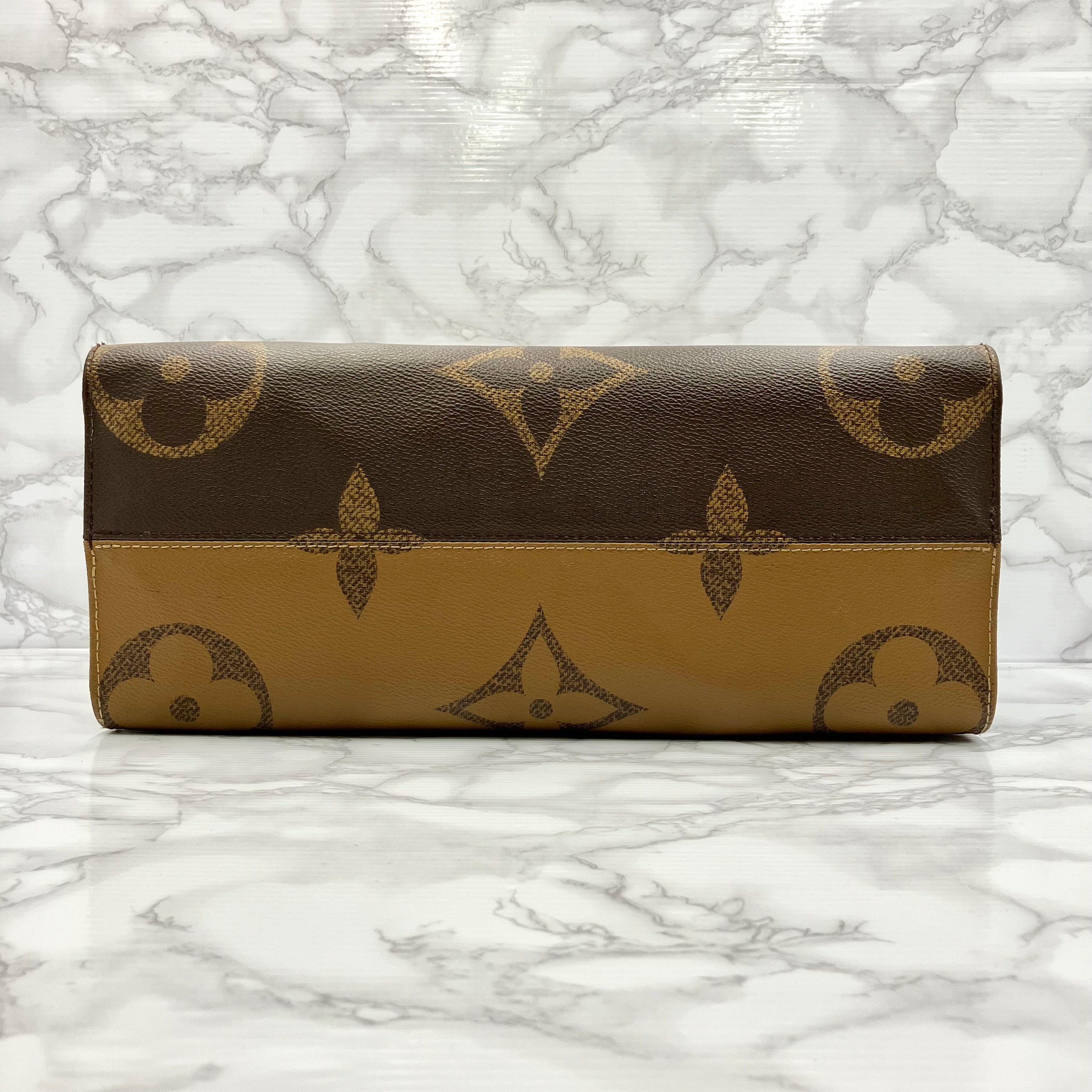 LOUIS VUITTON Monogram Reverse Giant On The Go MM