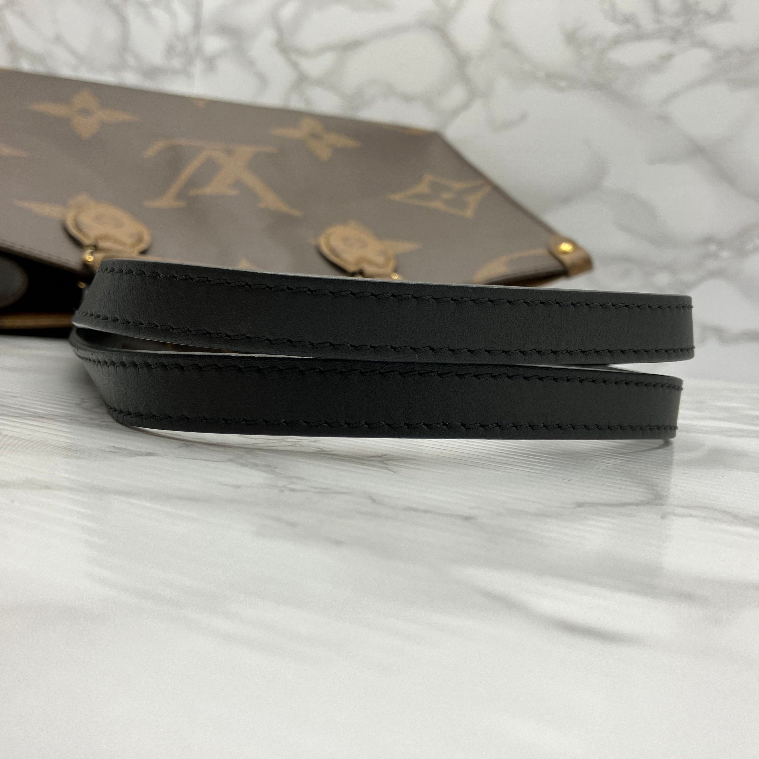 LOUIS VUITTON Monogram Reverse Giant On The Go MM