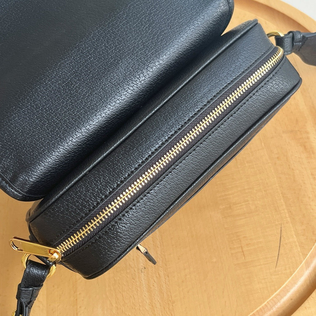 GC700 Ophidia Medium Shoulder Bag / 10.2x6.7x2.7inch