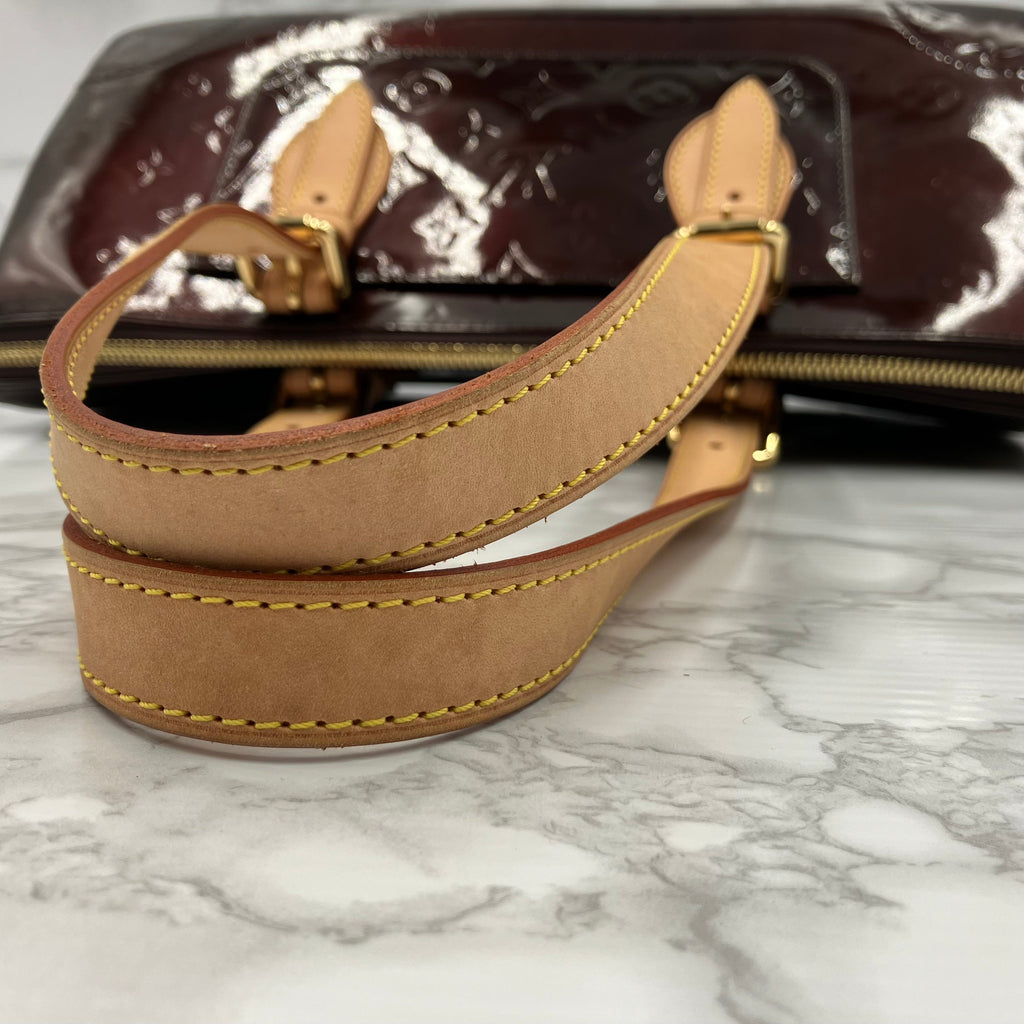 LOUIS VUITTON vernis rosewood avenue handbag
