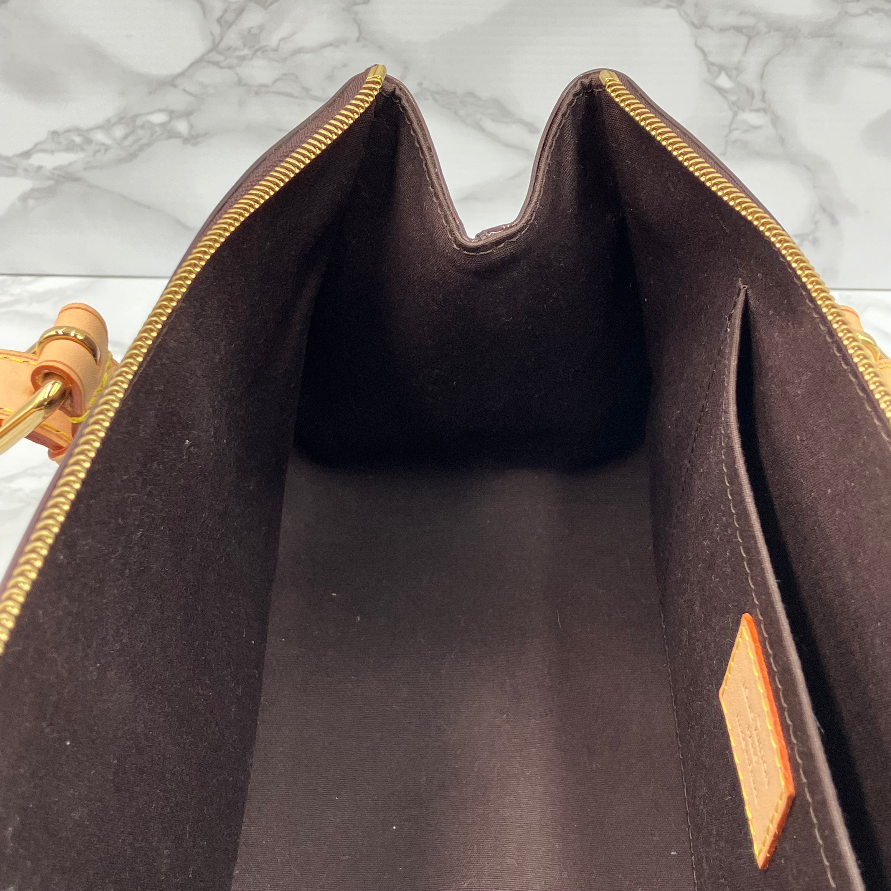 LOUIS VUITTON vernis rosewood avenue handbag