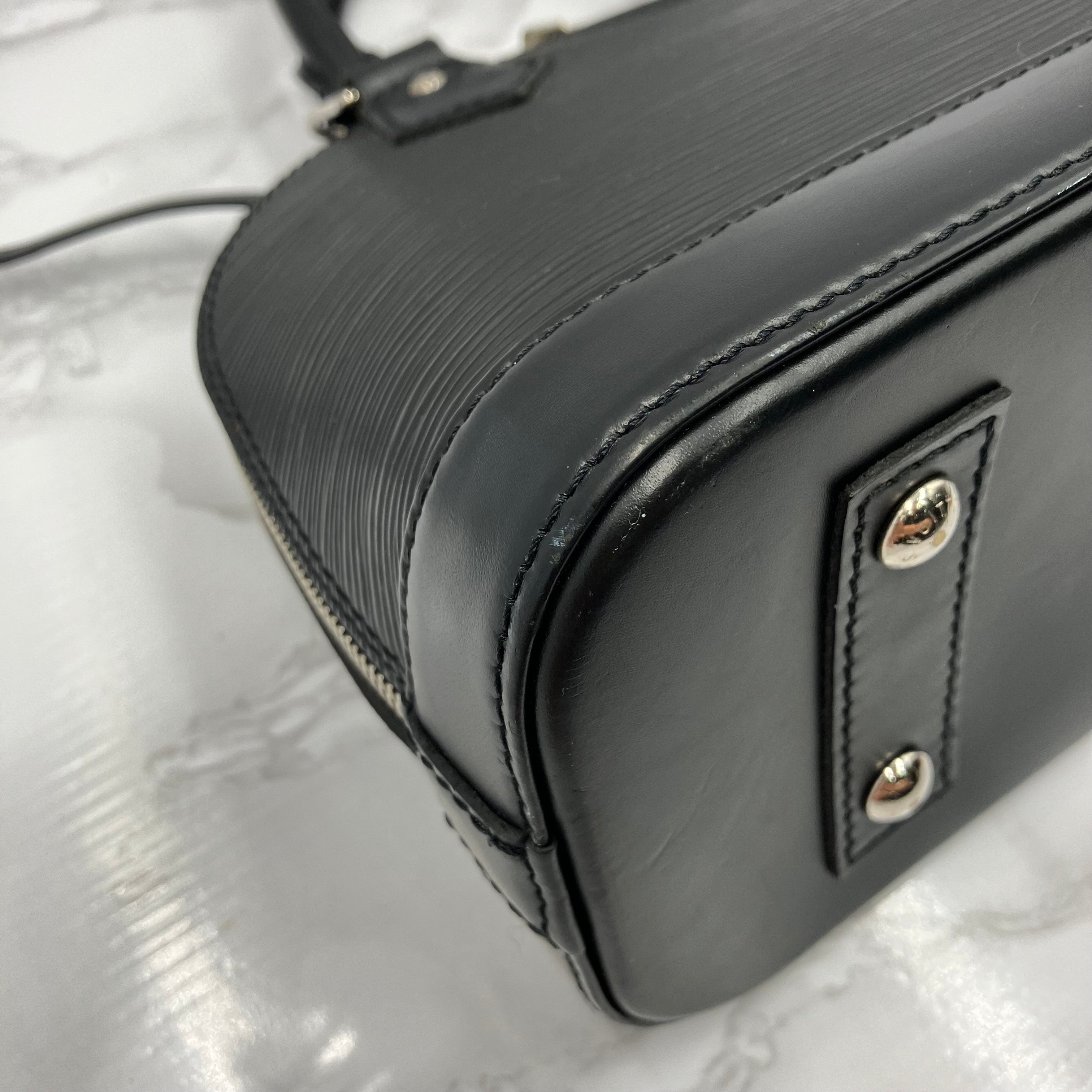 Louis Vuitton  Epi Alma BB